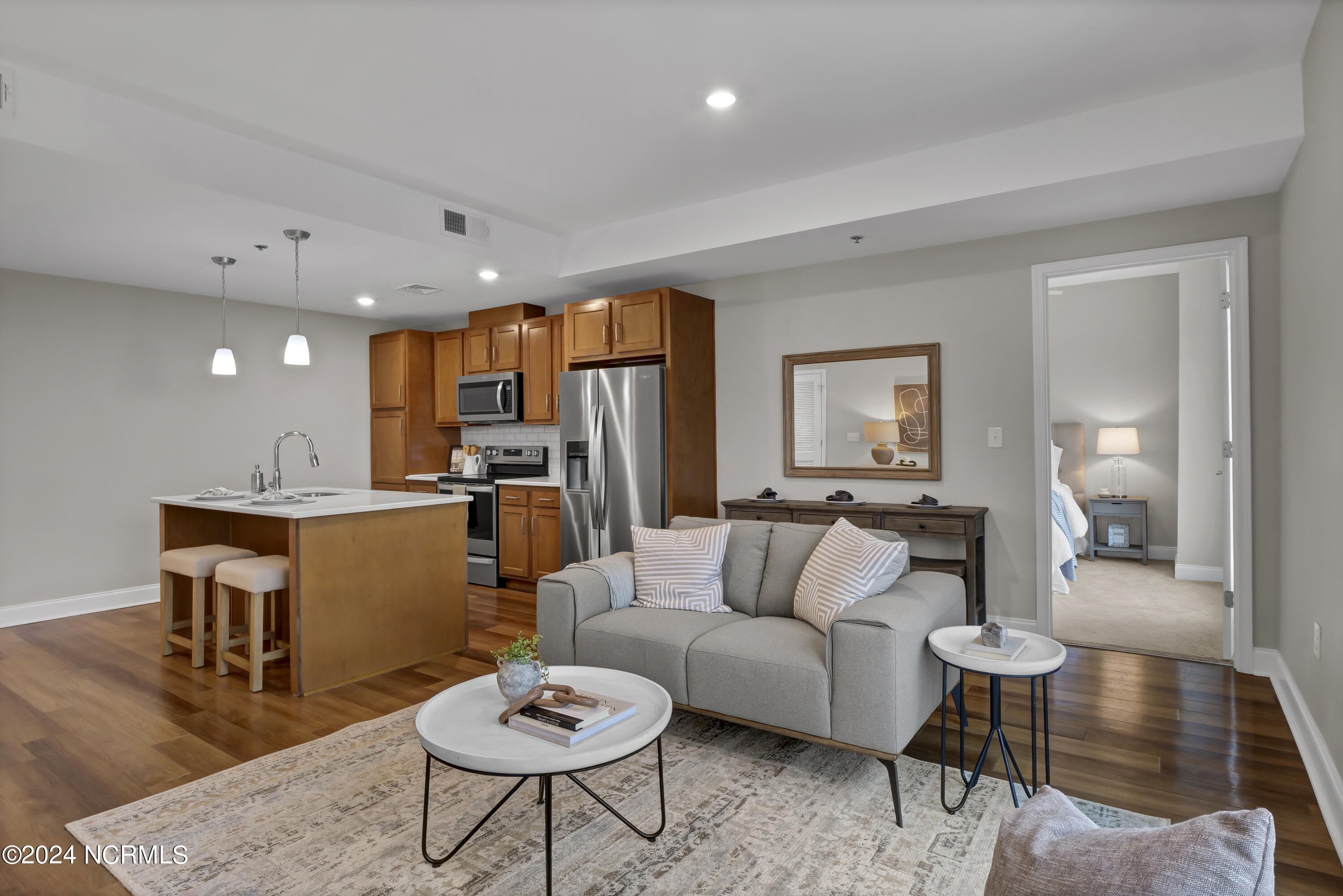 100469442 | Photo 22