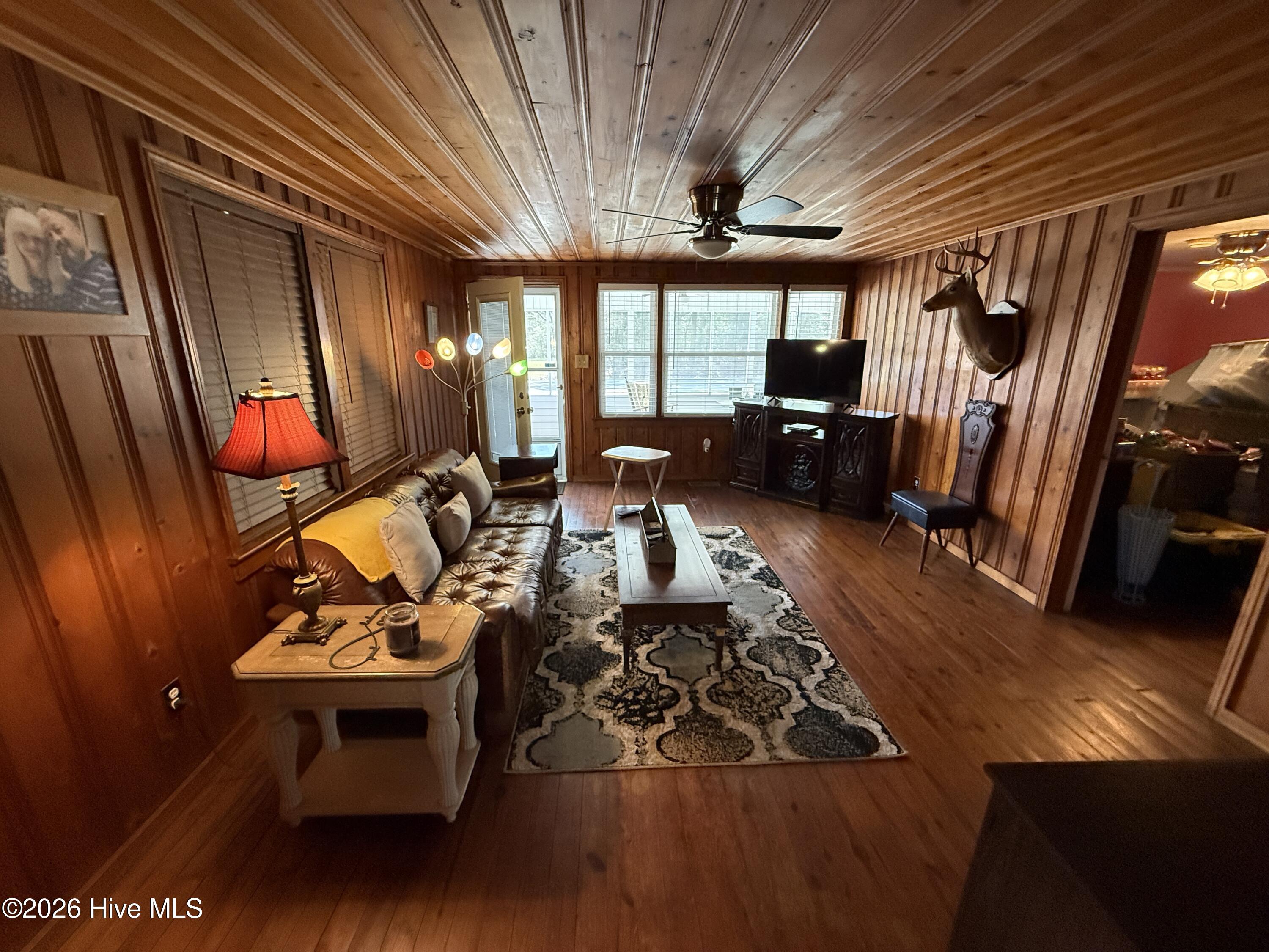 100564685 | Photo 23