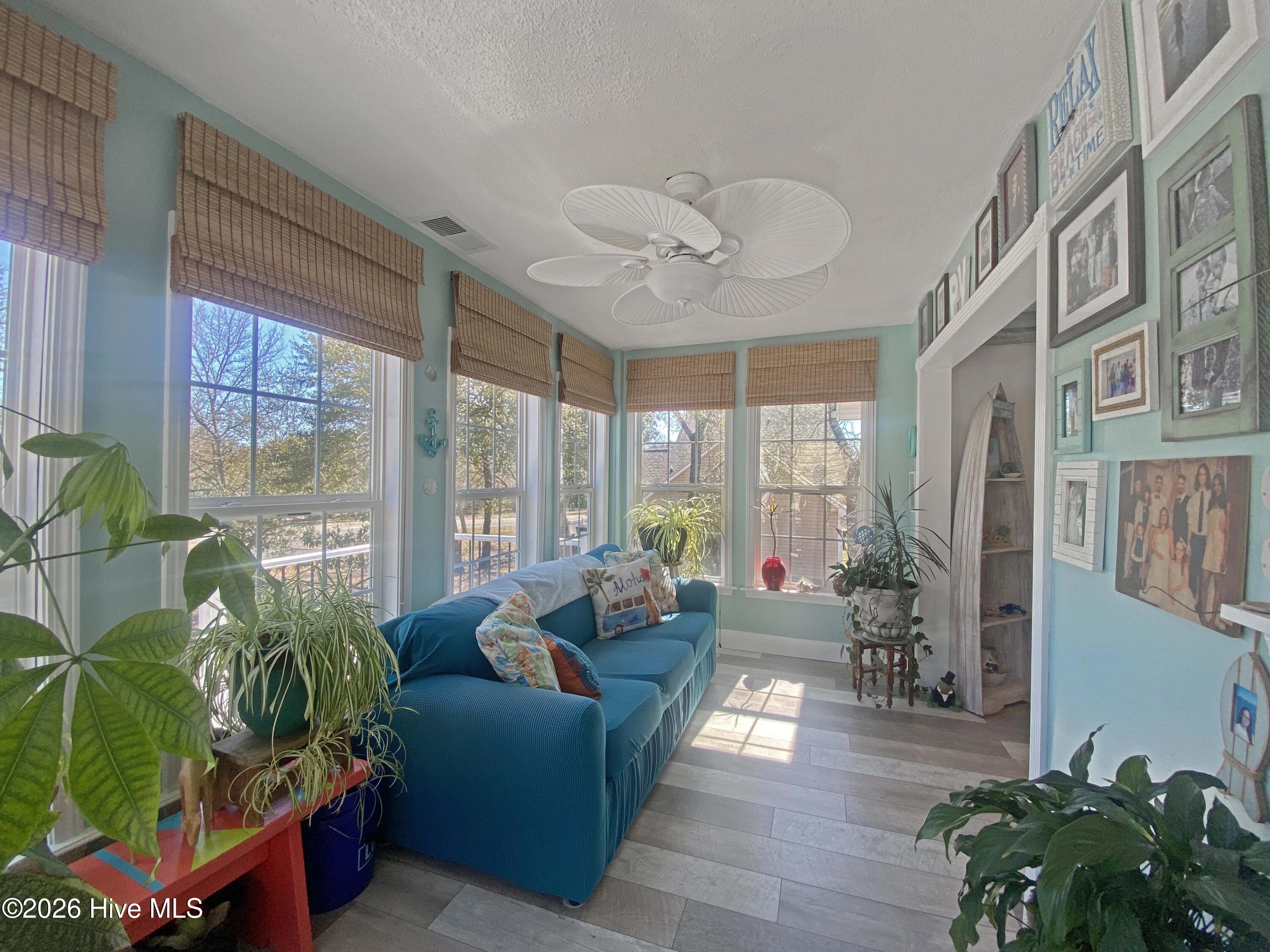 100557408 | Photo 15