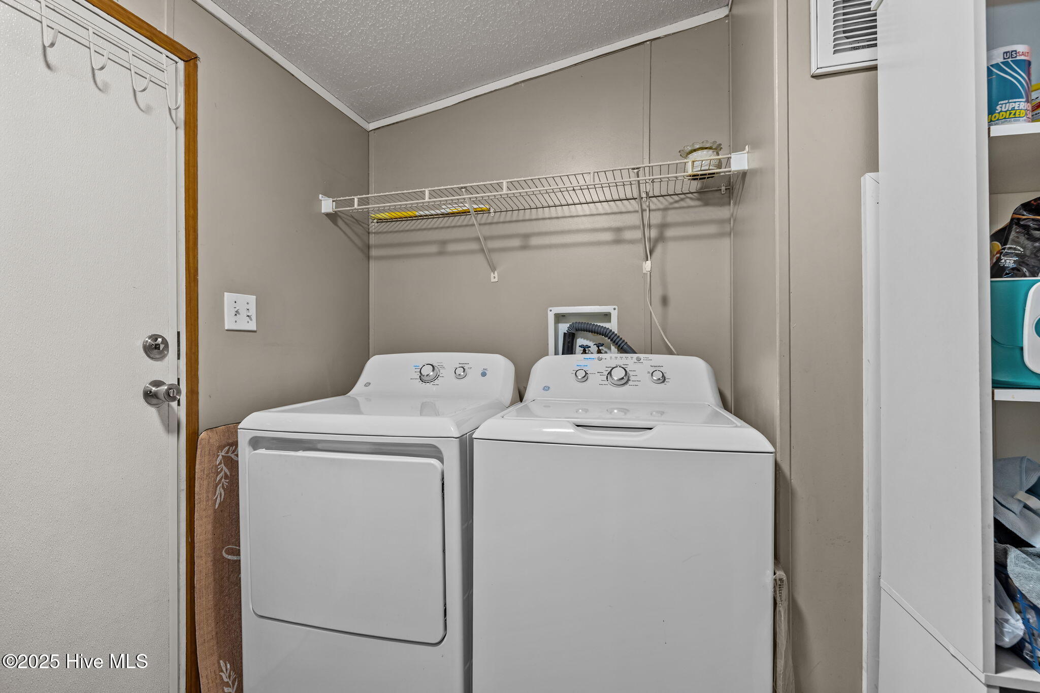 100534218 | Photo 25