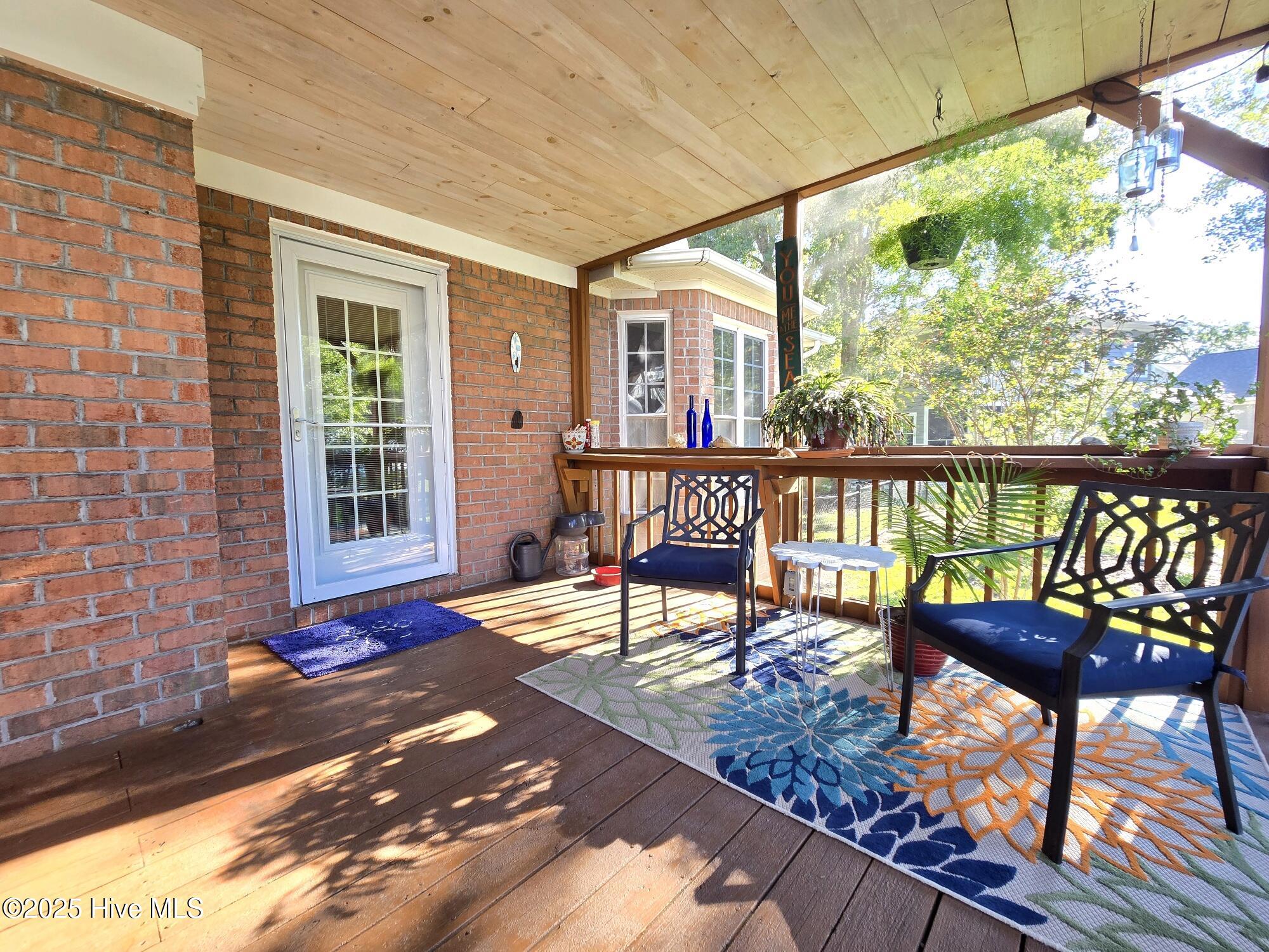 100531854 | Photo 24