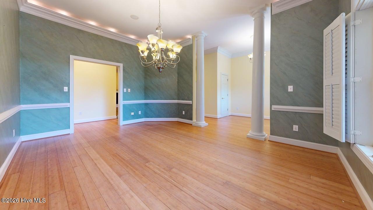 100568487 | Photo 56