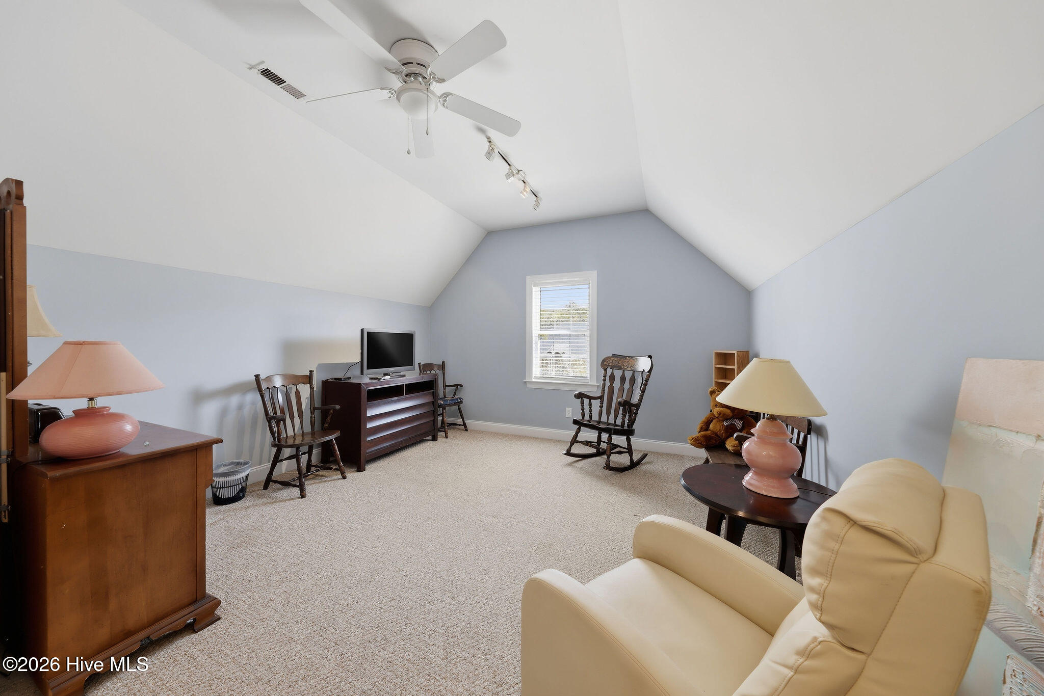 100558304 | Photo 49