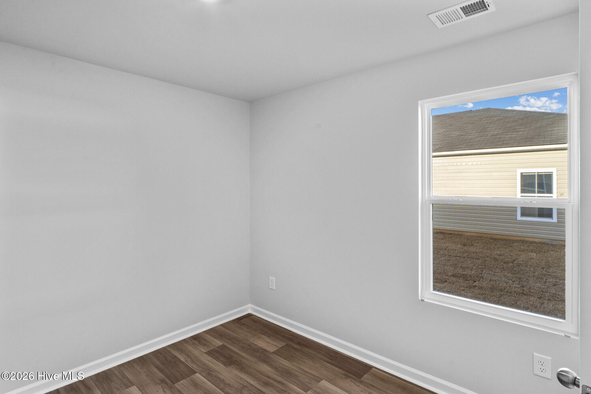 100545792 | Photo 16