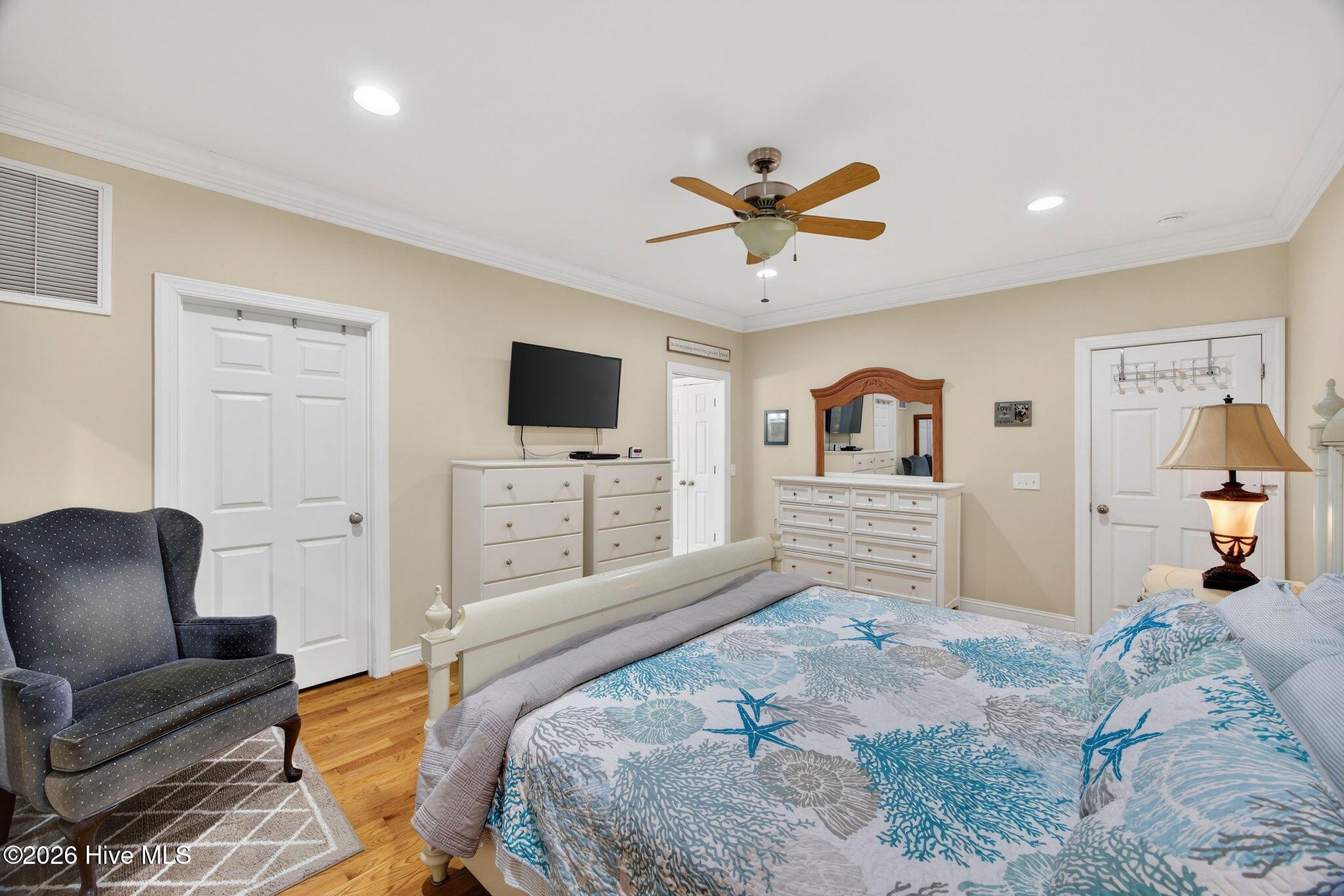 100554164 | Photo 44