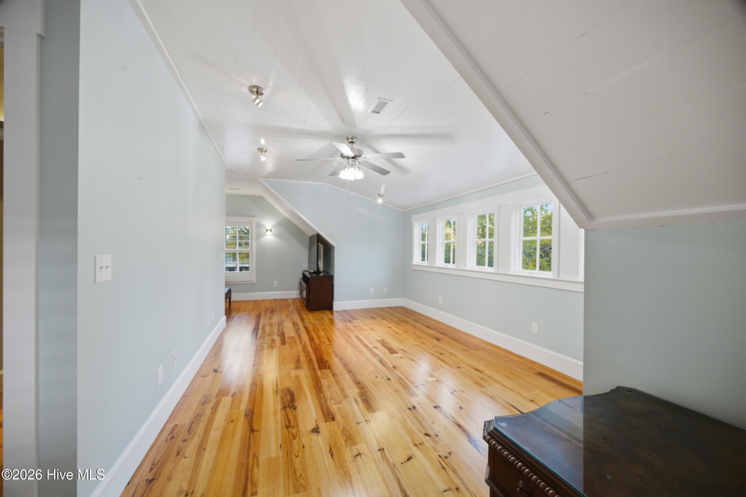 100566122 | Photo 20