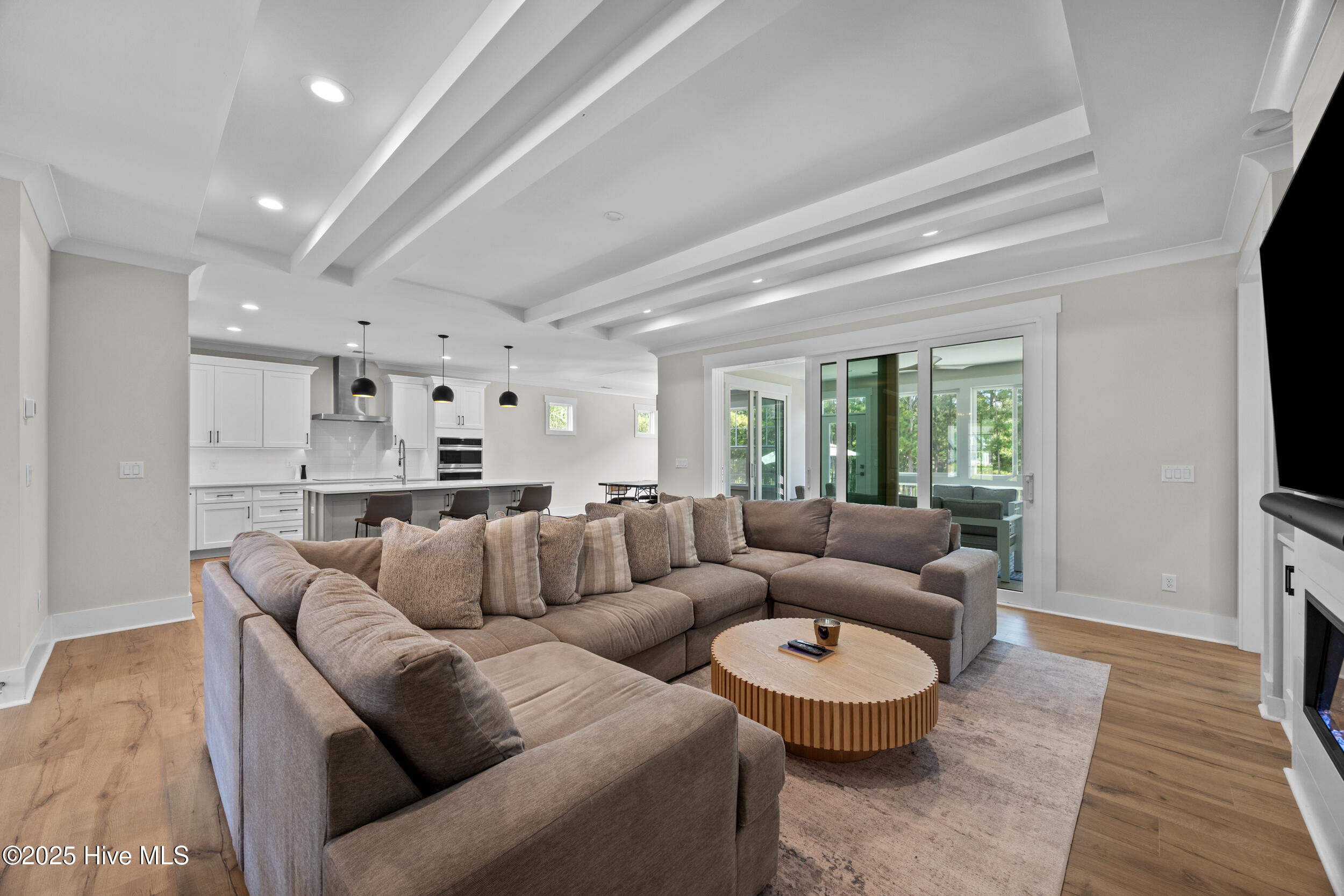 100532896 | Photo 15