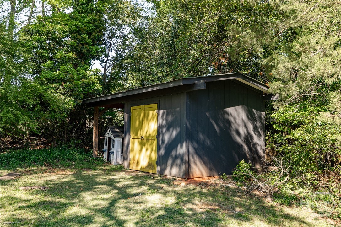 385 Woodward Way