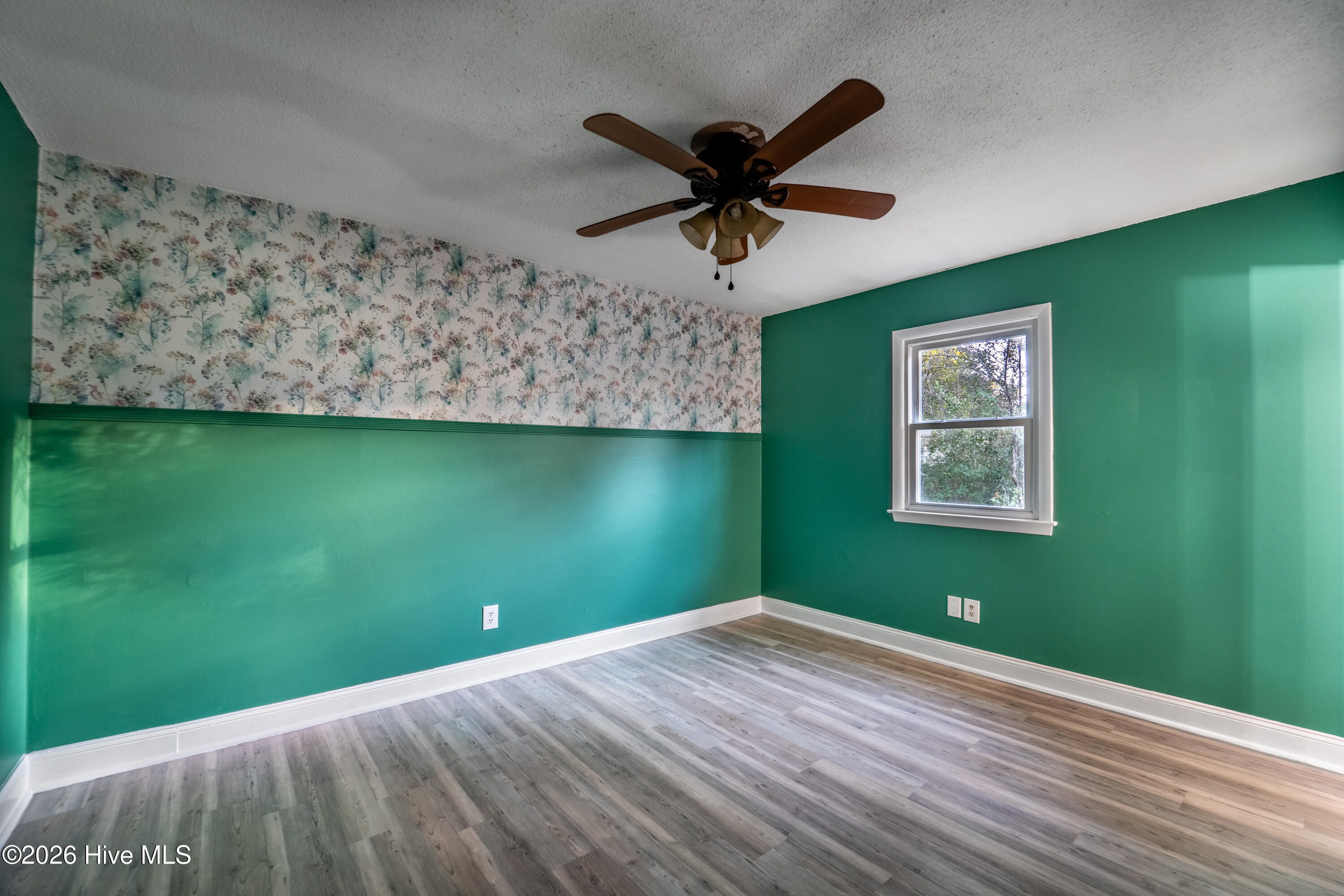 100548547 | Photo 14