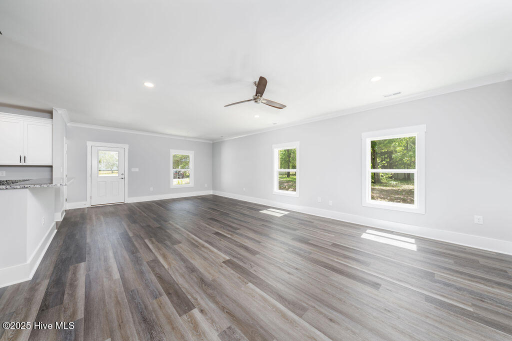 100560439 | Photo 15