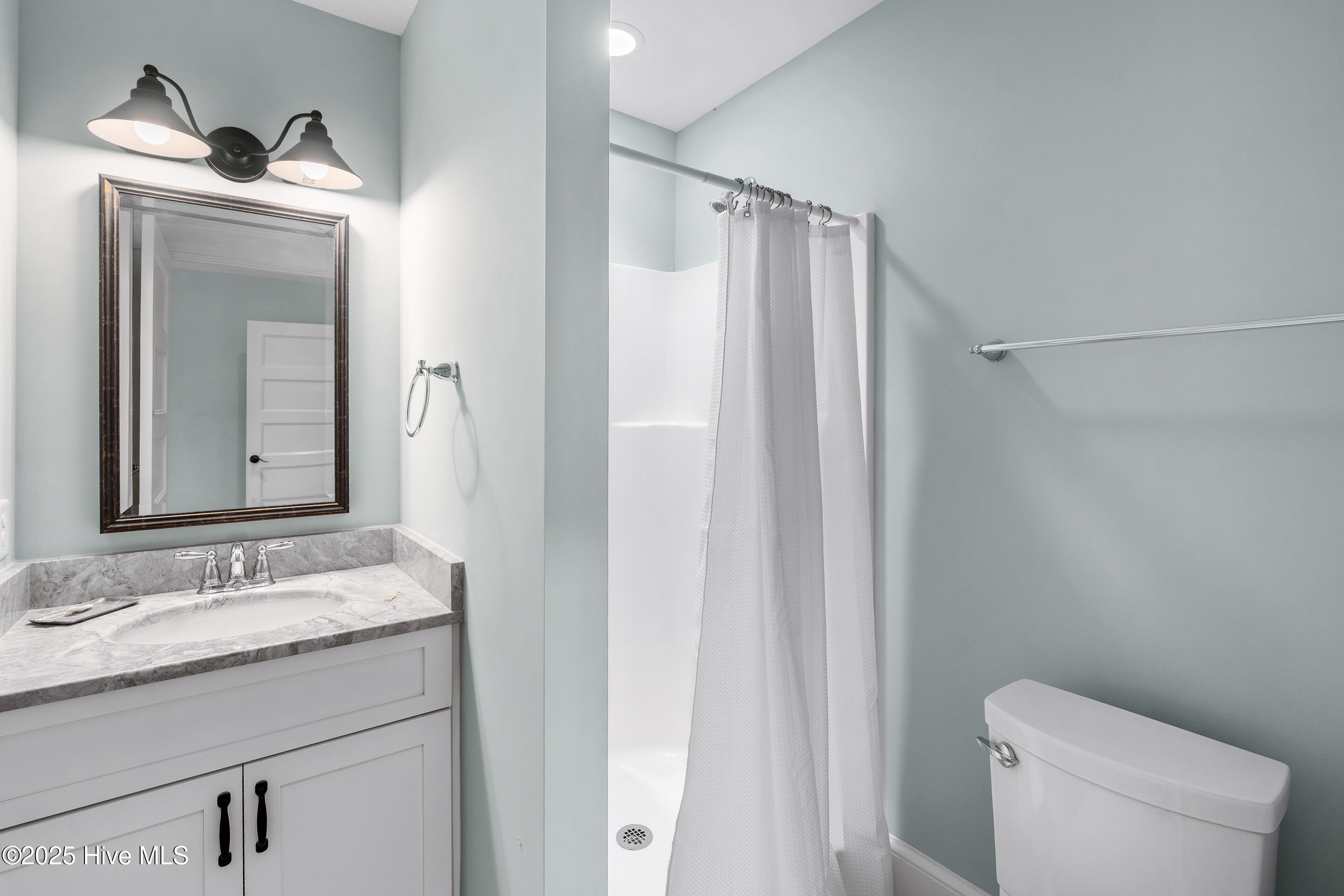 100522220 | Photo 47