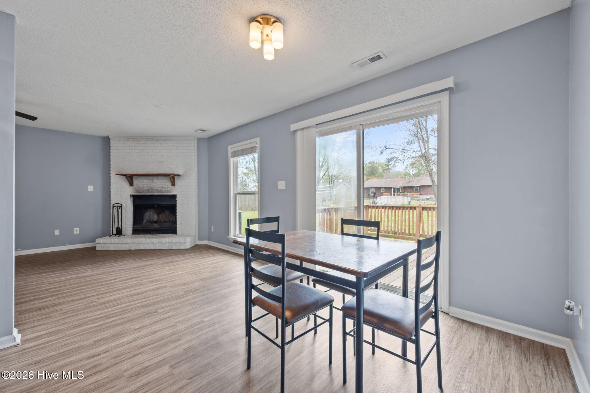 100563828 | Photo 13