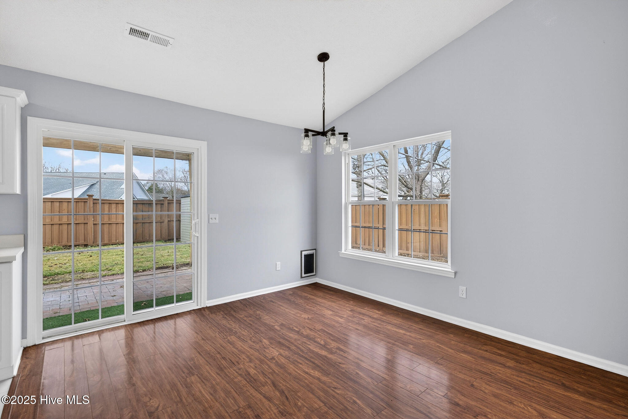 100543965 | Photo 13