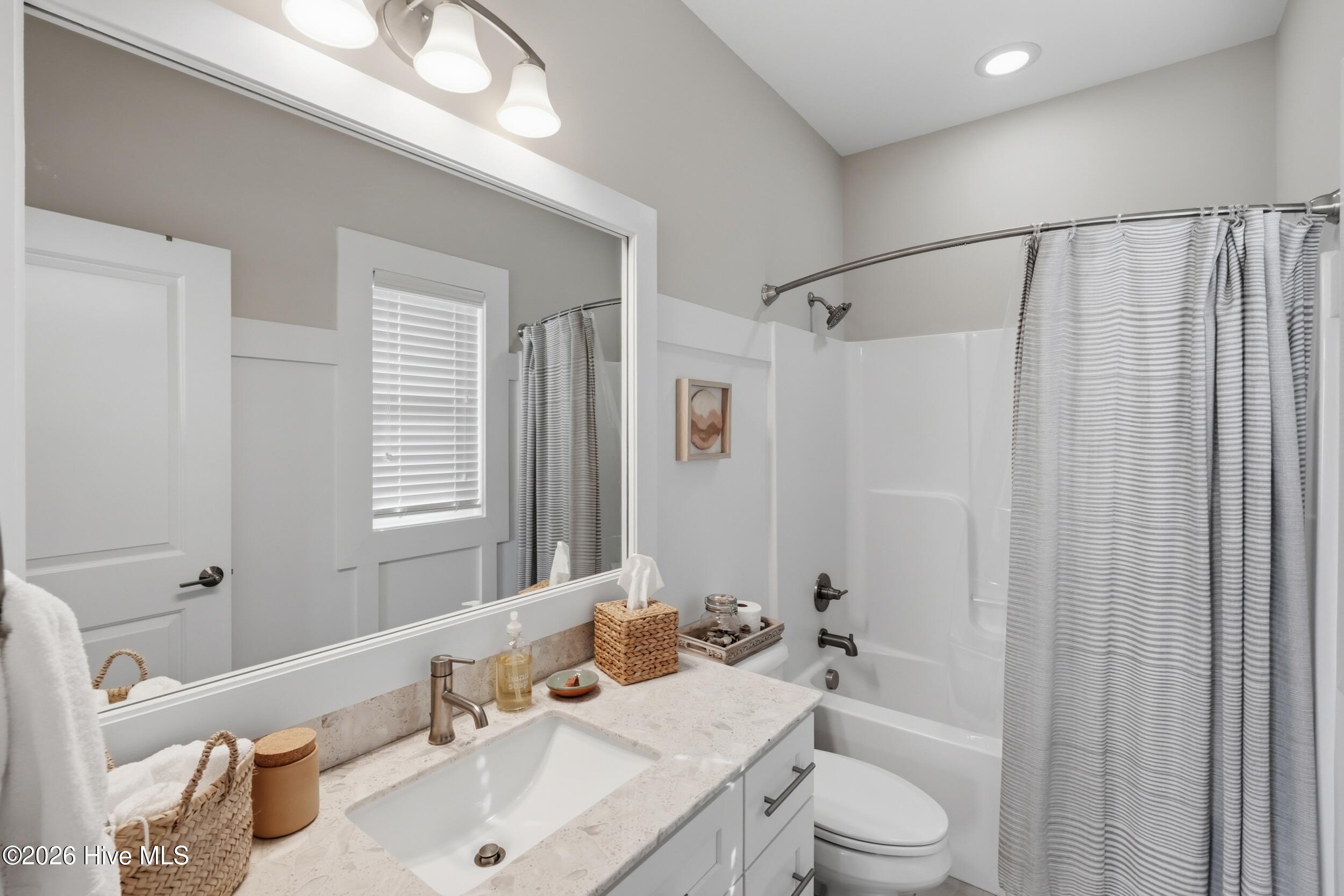 100562493 | Photo 34