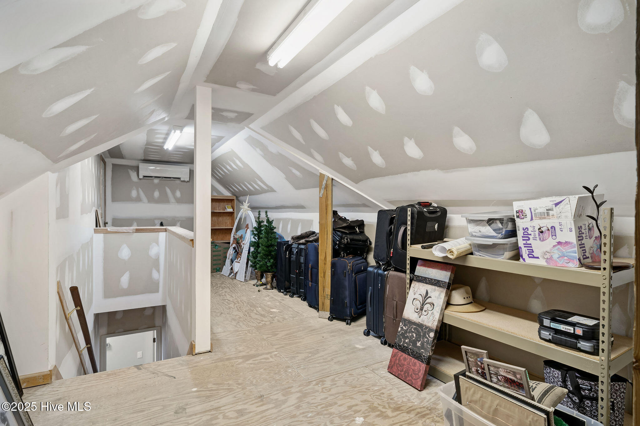 100510783 | Photo 45