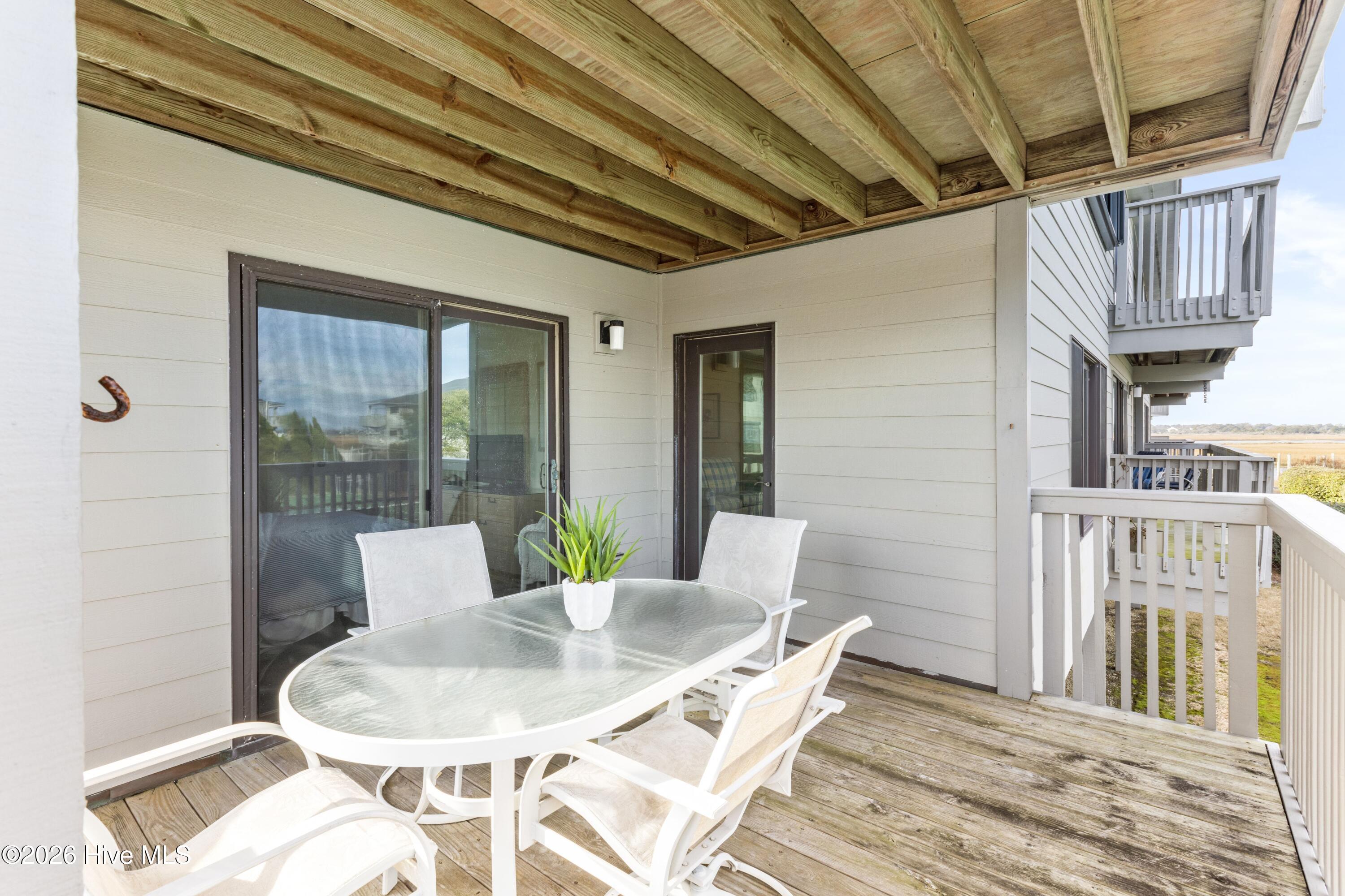 100549677 | Photo 33