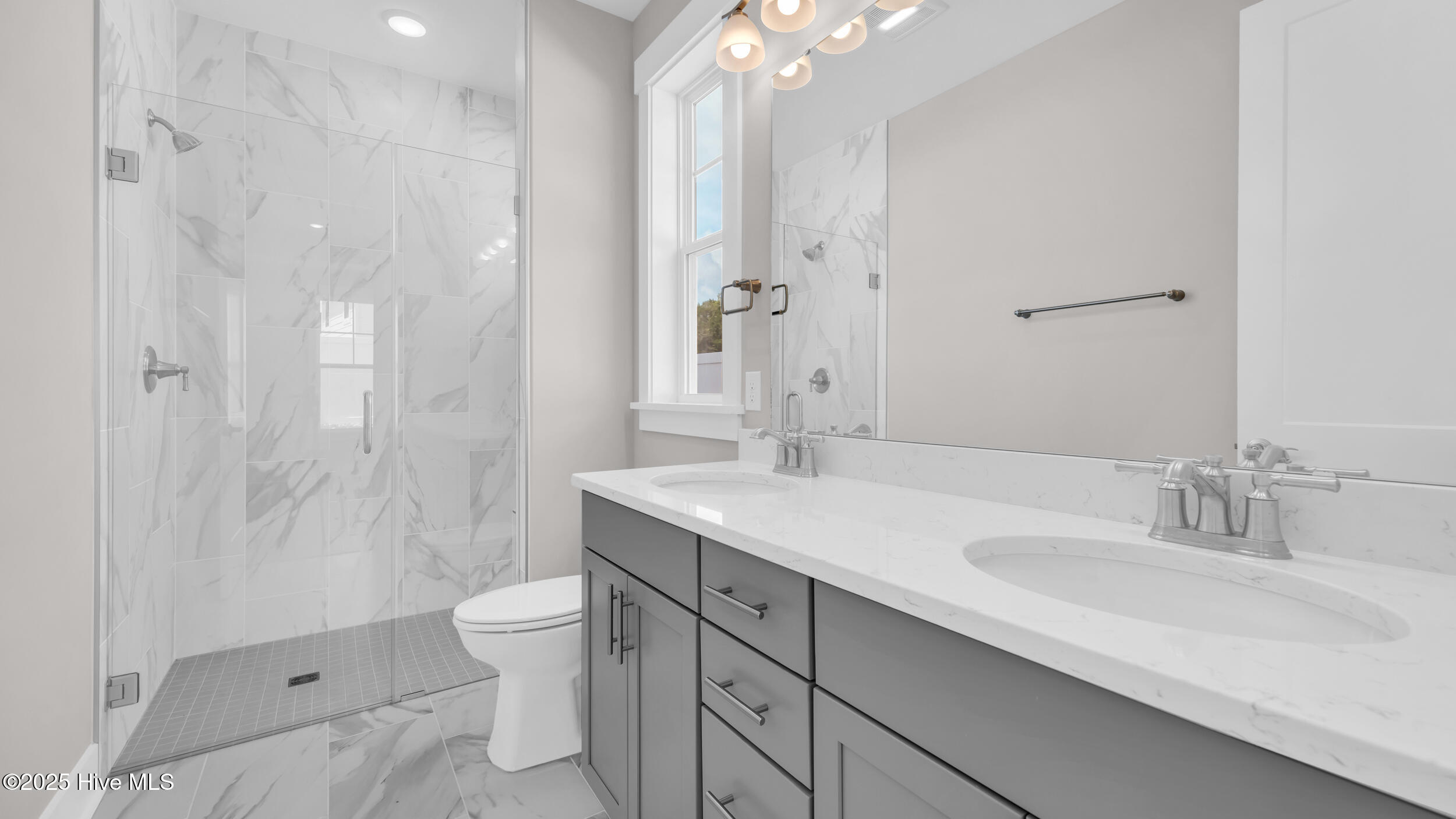 100525614 | Photo 11