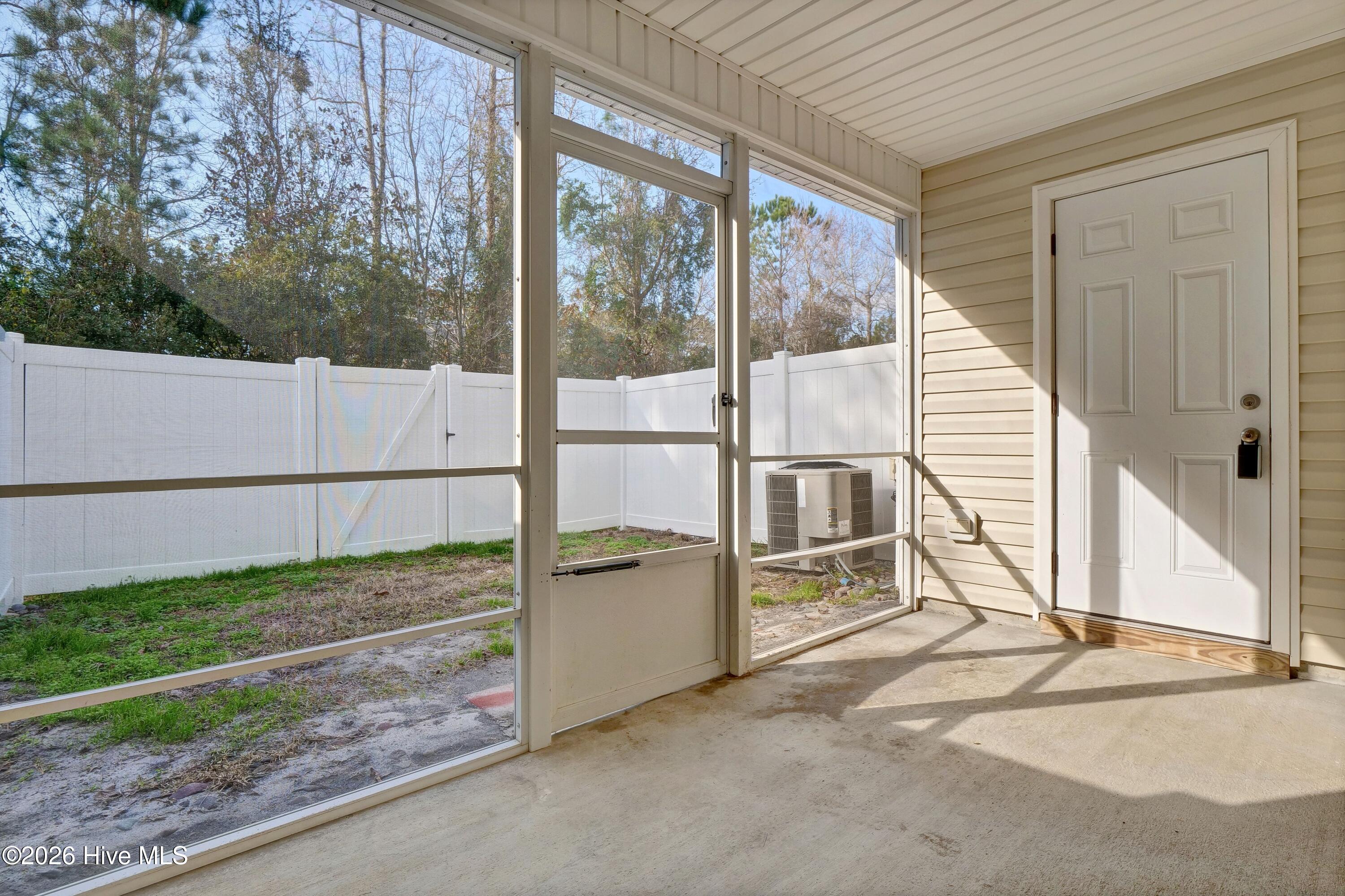 100550927 | Photo 22