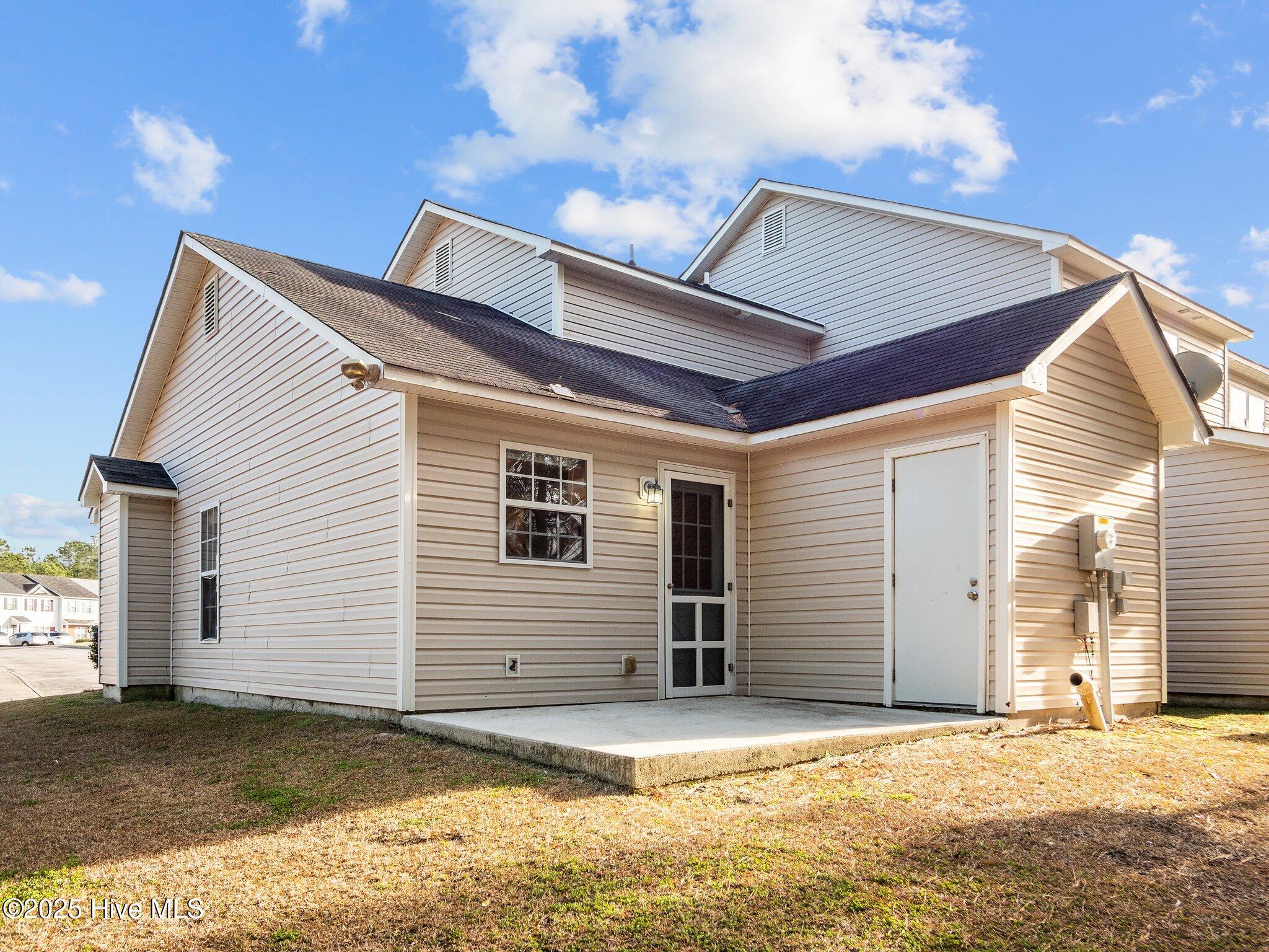 100570696 | Photo 23