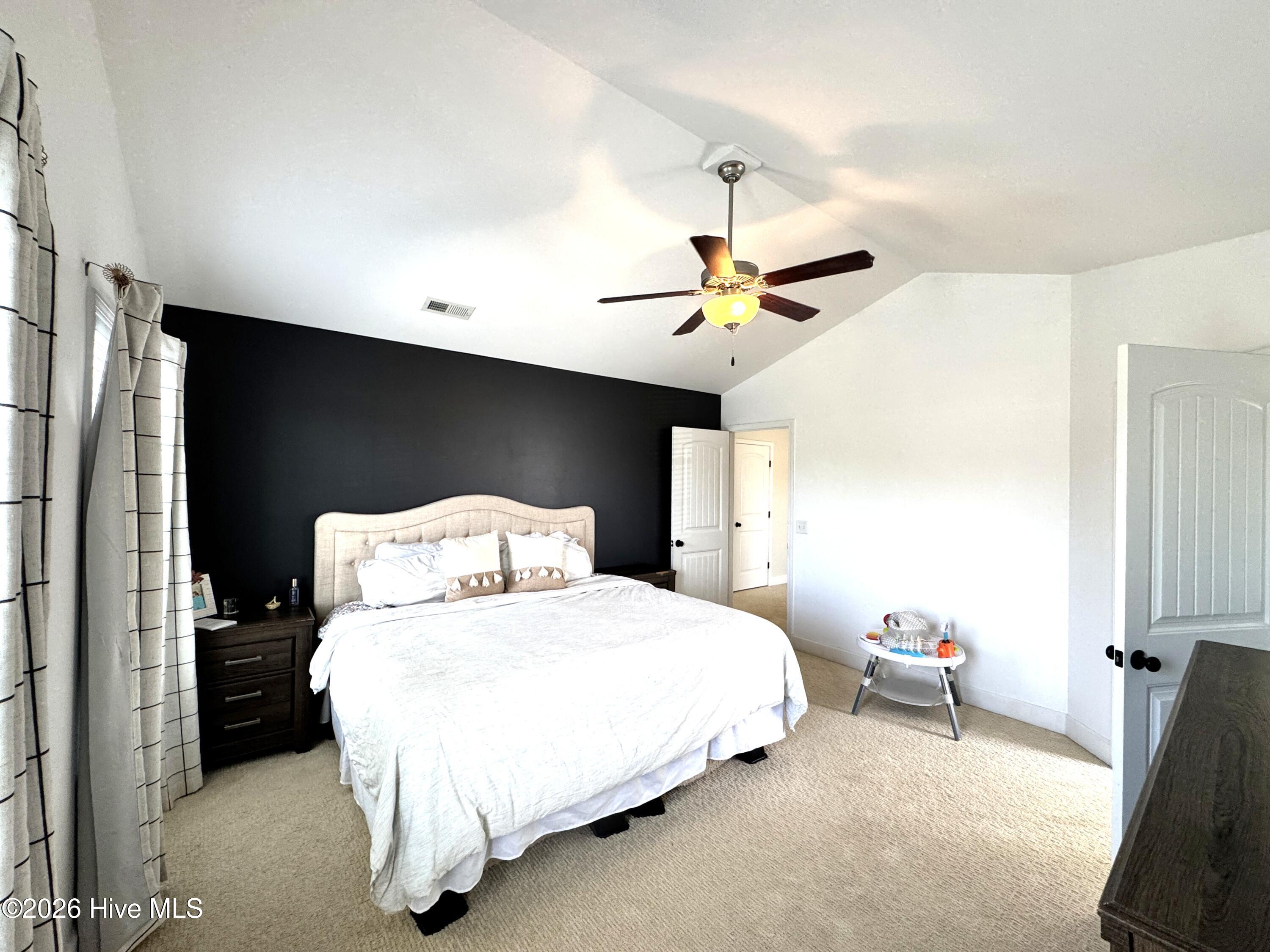 100570620 | Photo 20