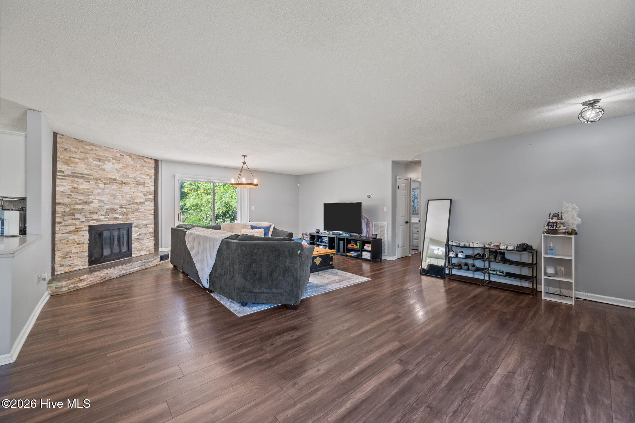 100569028 | Photo 21