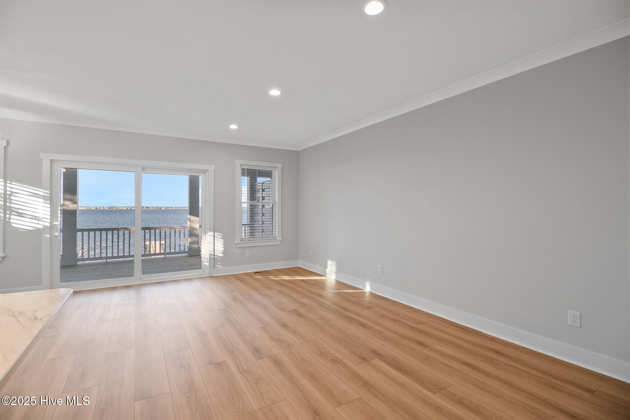 100545975 | Photo 17