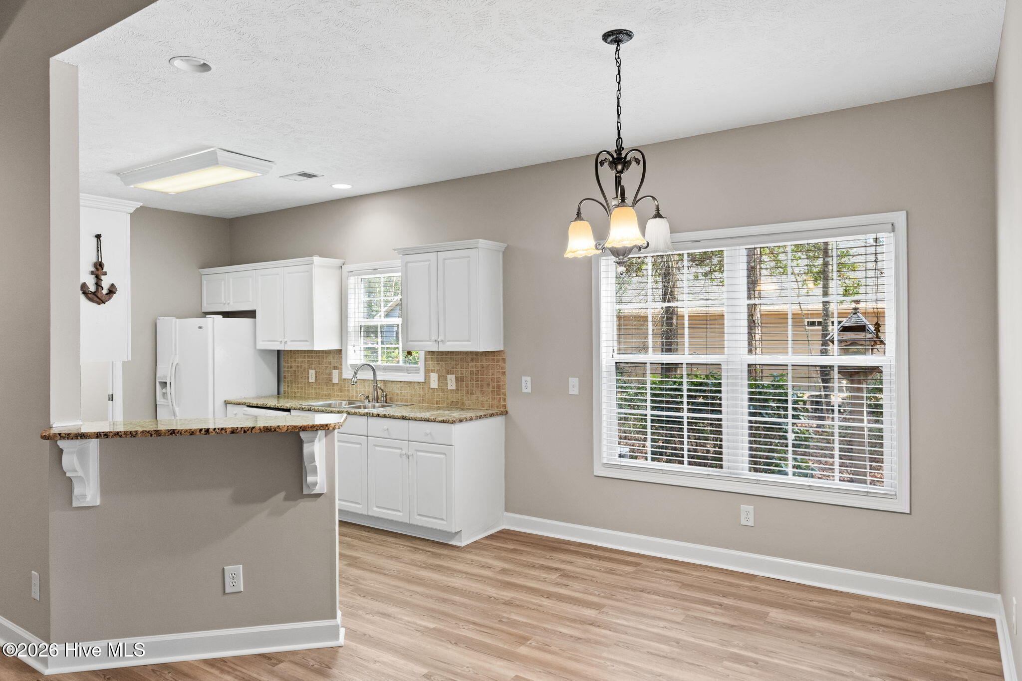 100559407 | Photo 16