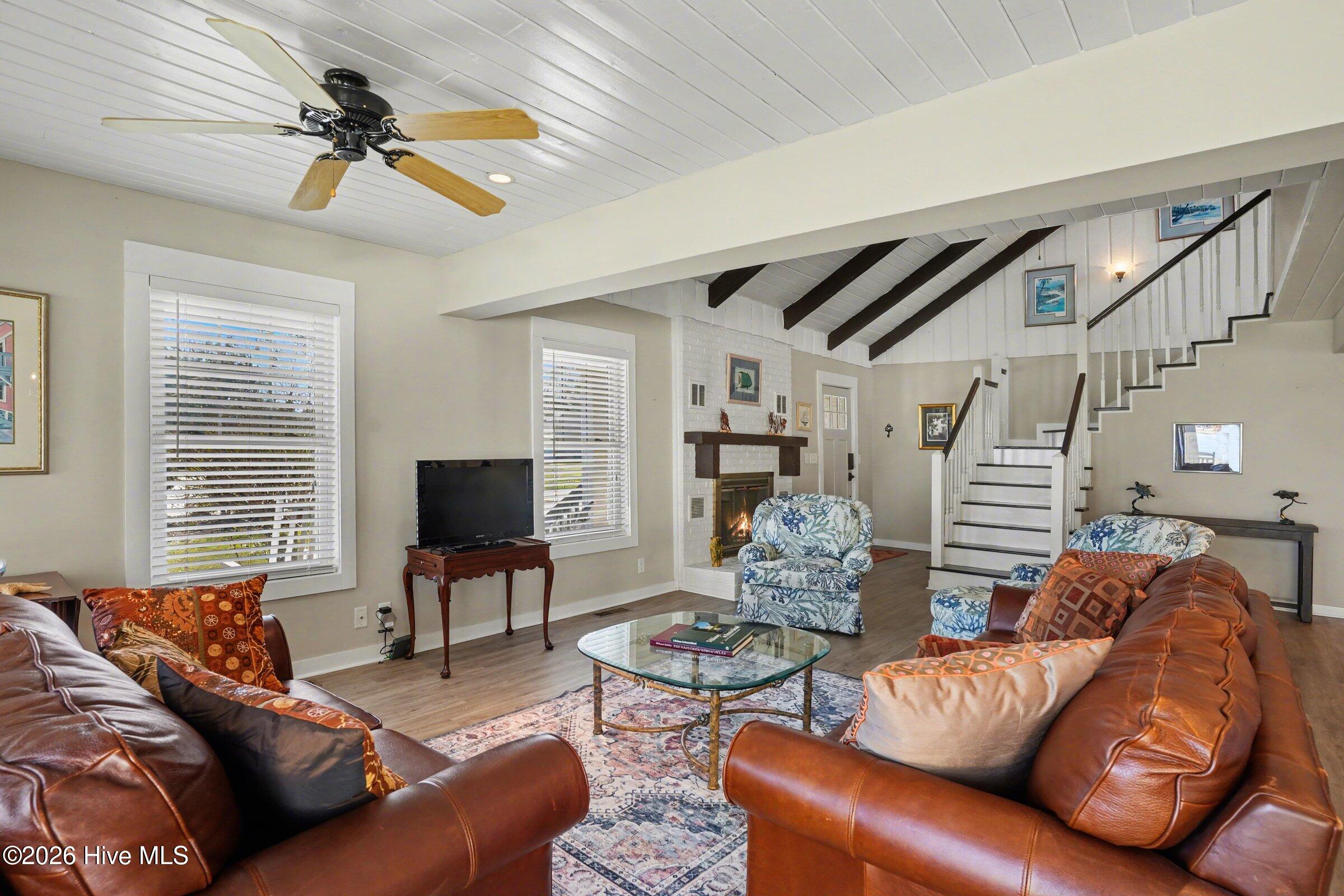 100561753 | Photo 16