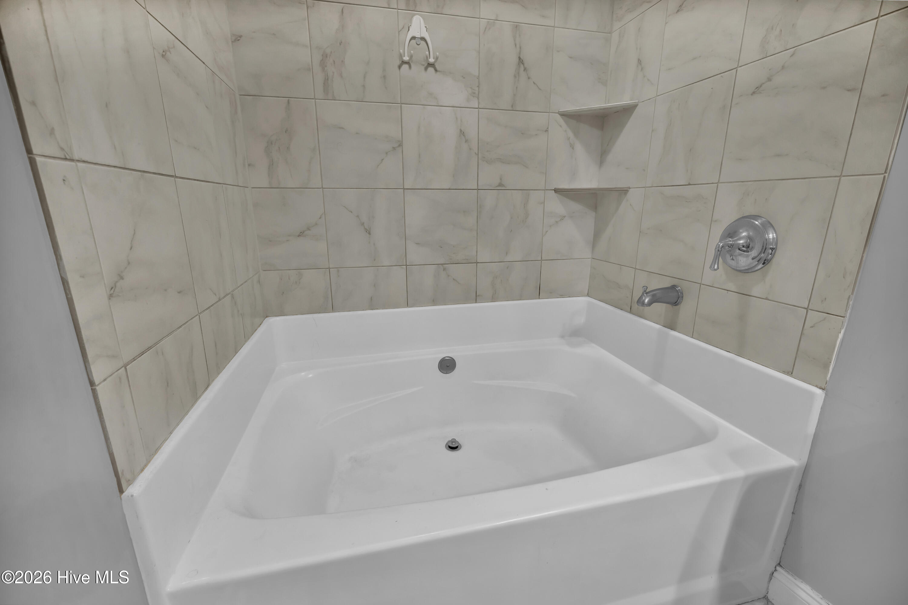 100558584 | Photo 18