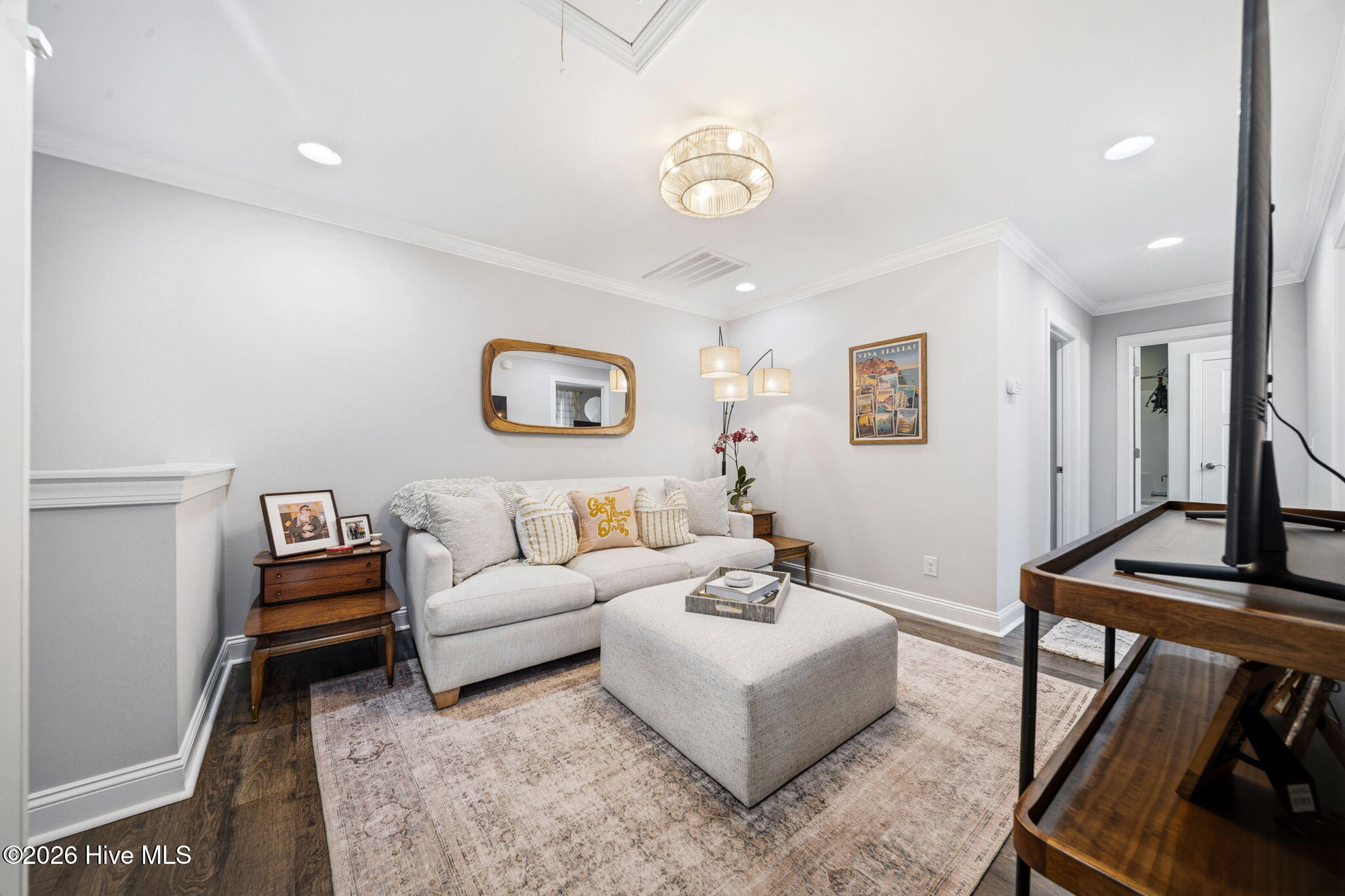 100565702 | Photo 25