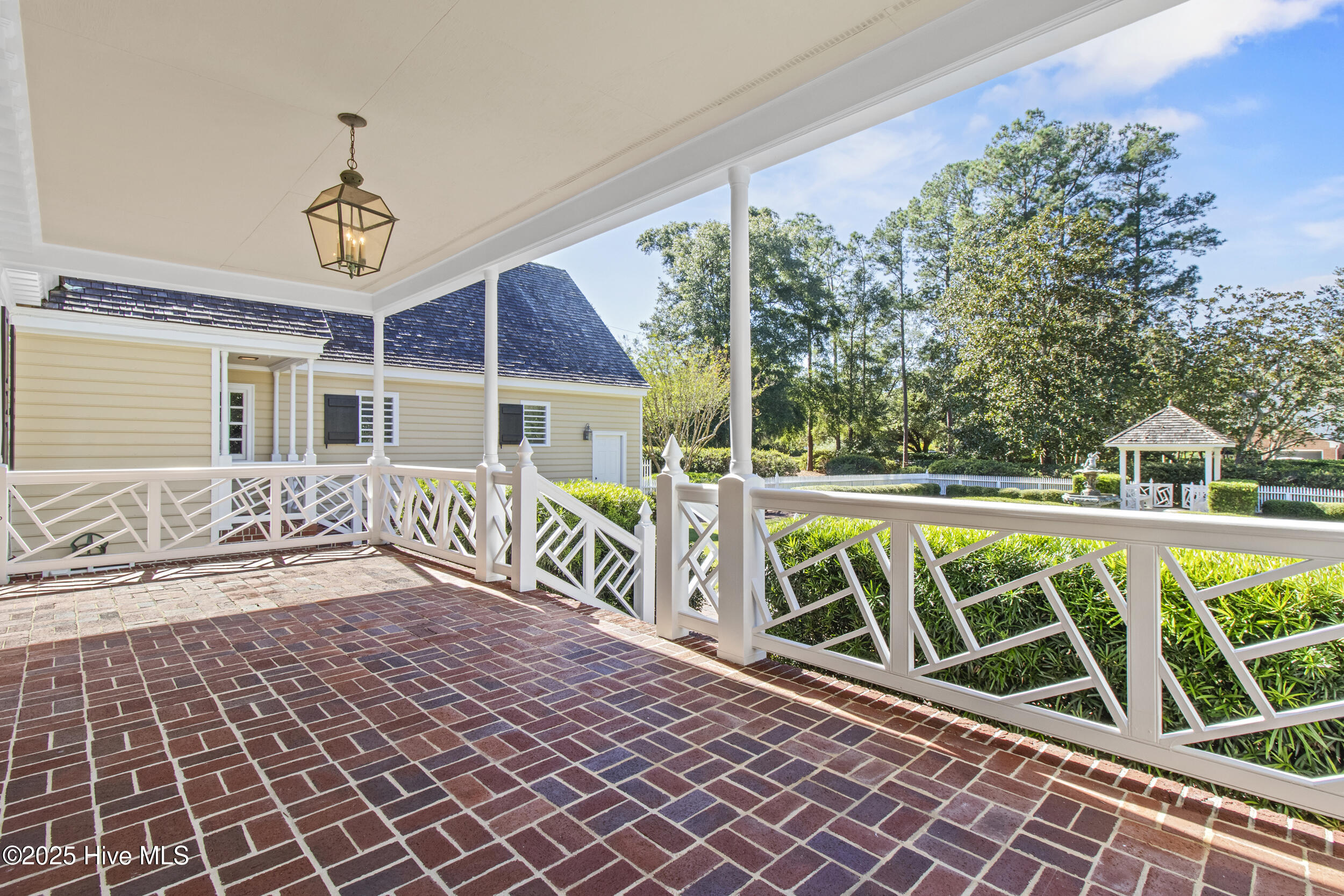 100537664 | Photo 70