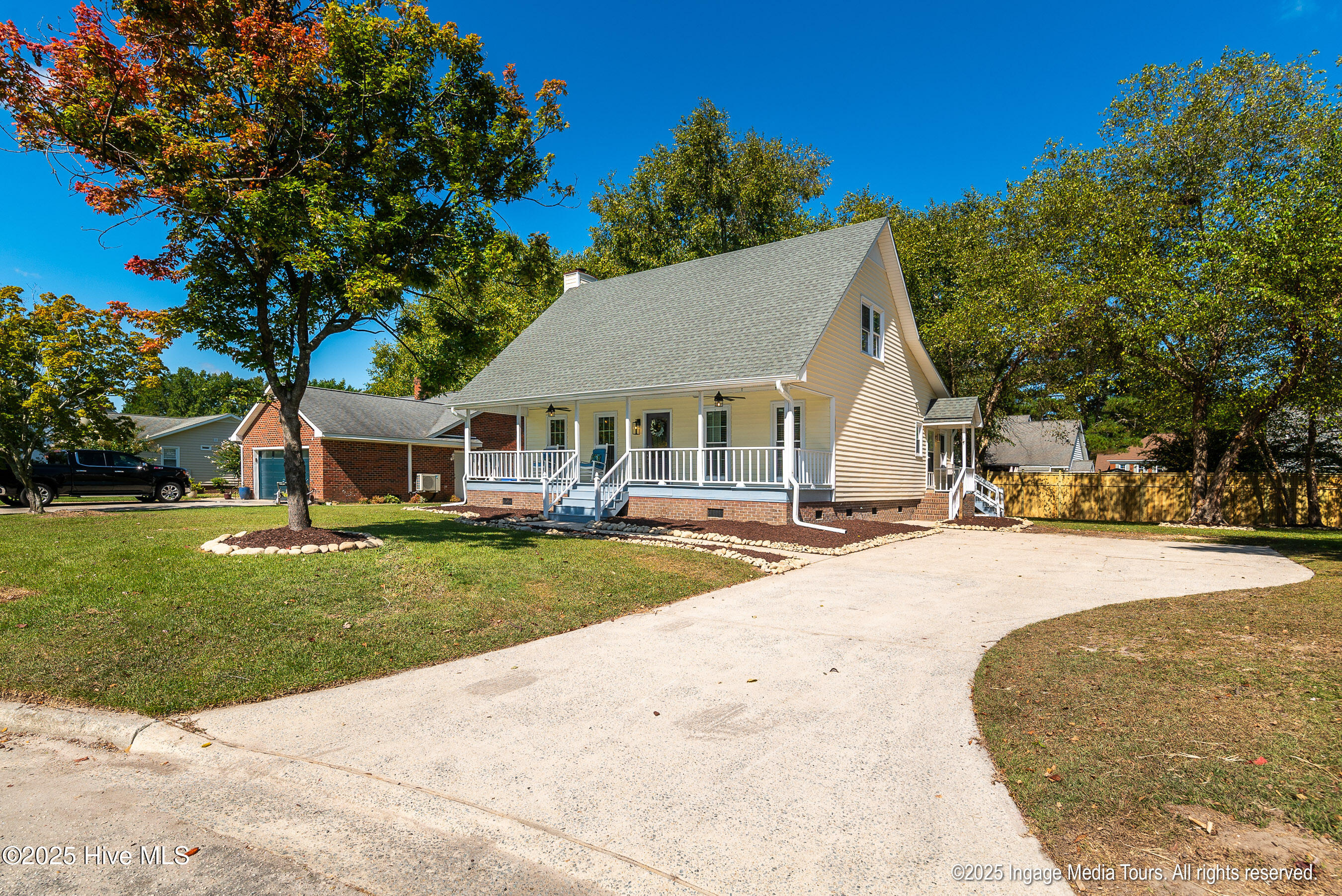 20250904 MLS F_Langley 207 Oak Branches