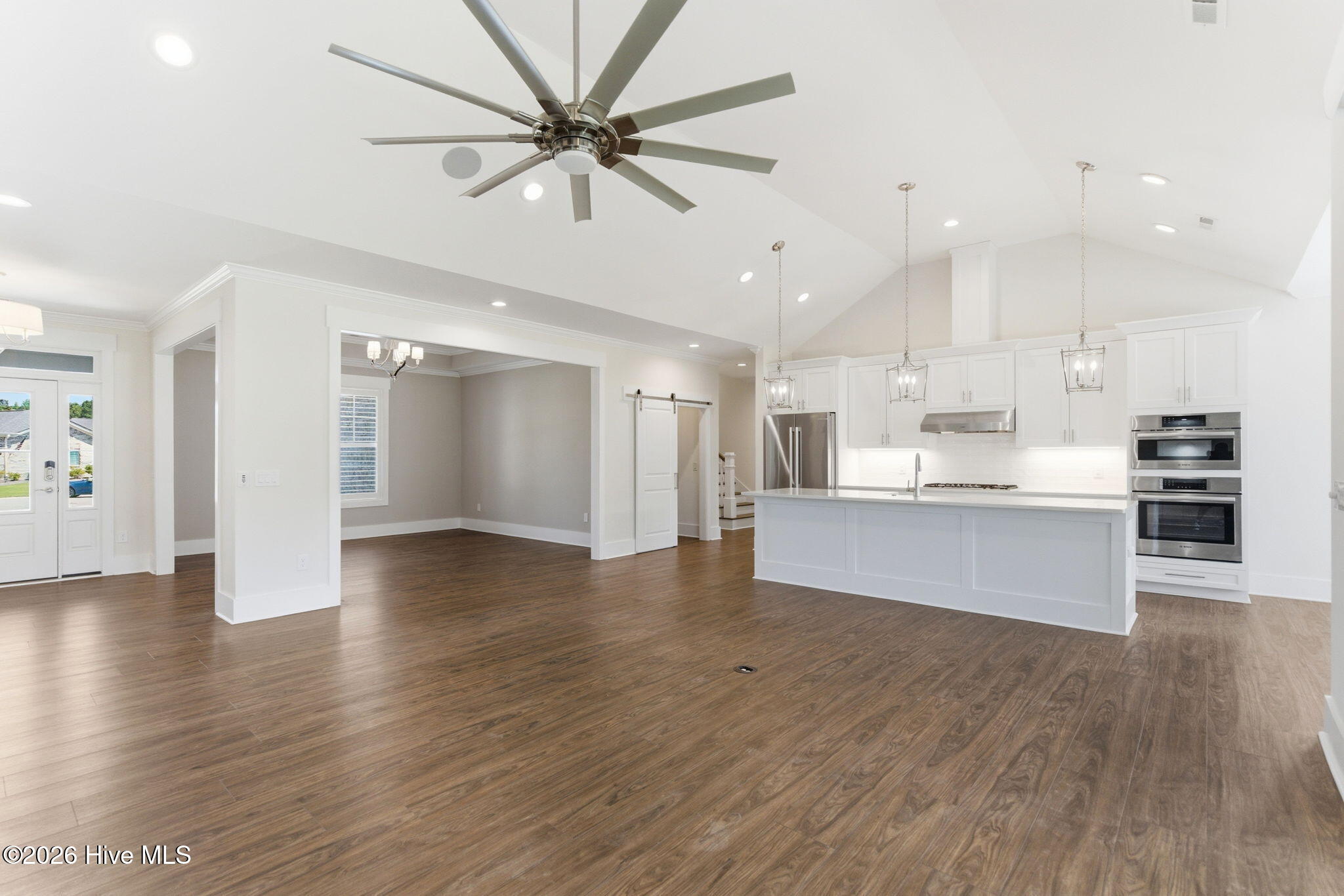 100543119 | Photo 14