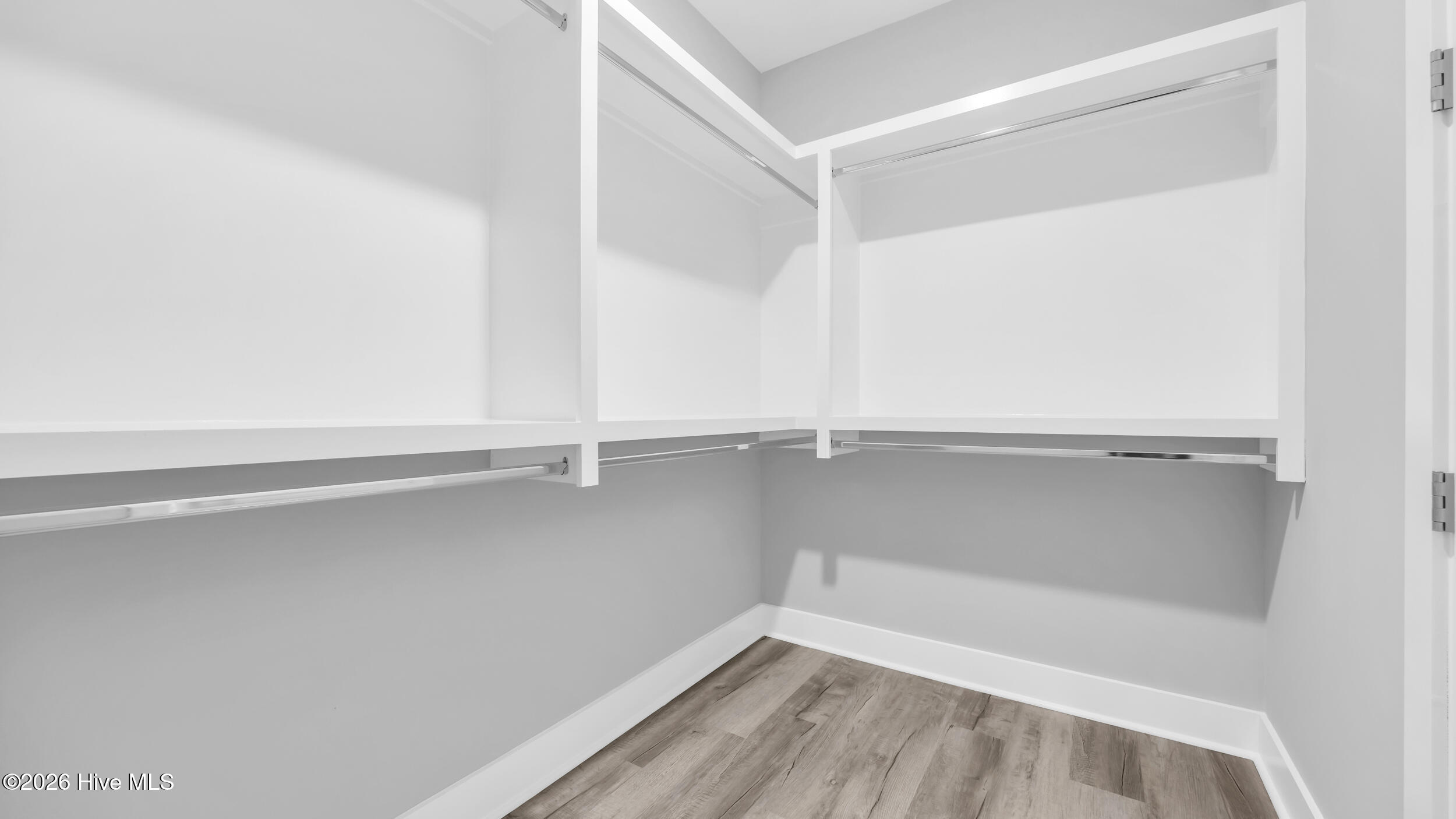 100549844 | Photo 35