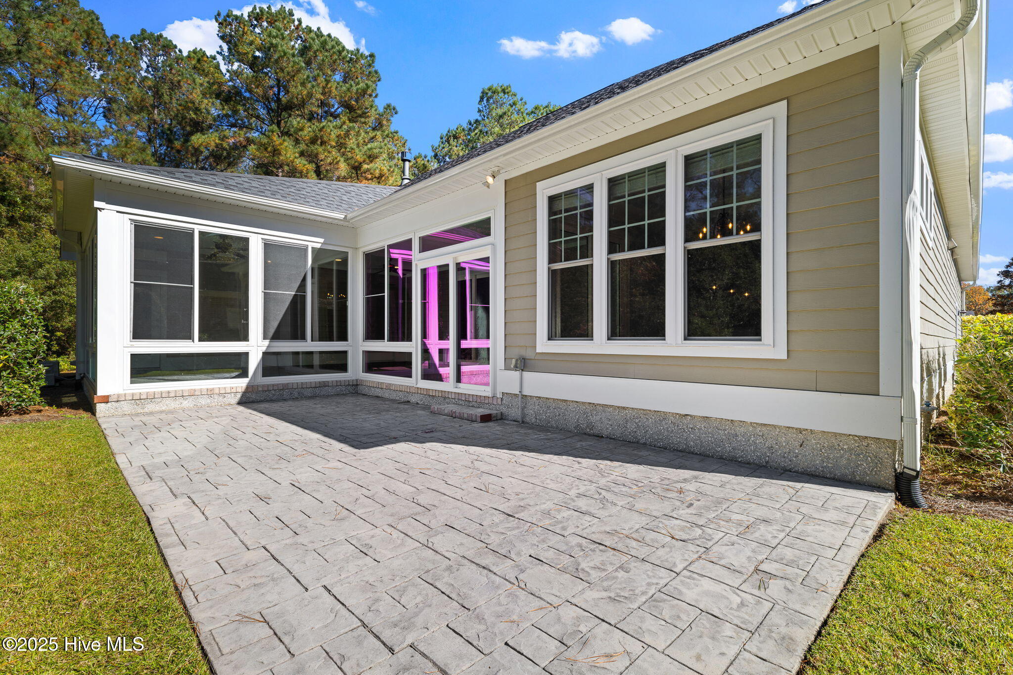 100542044 | Photo 47