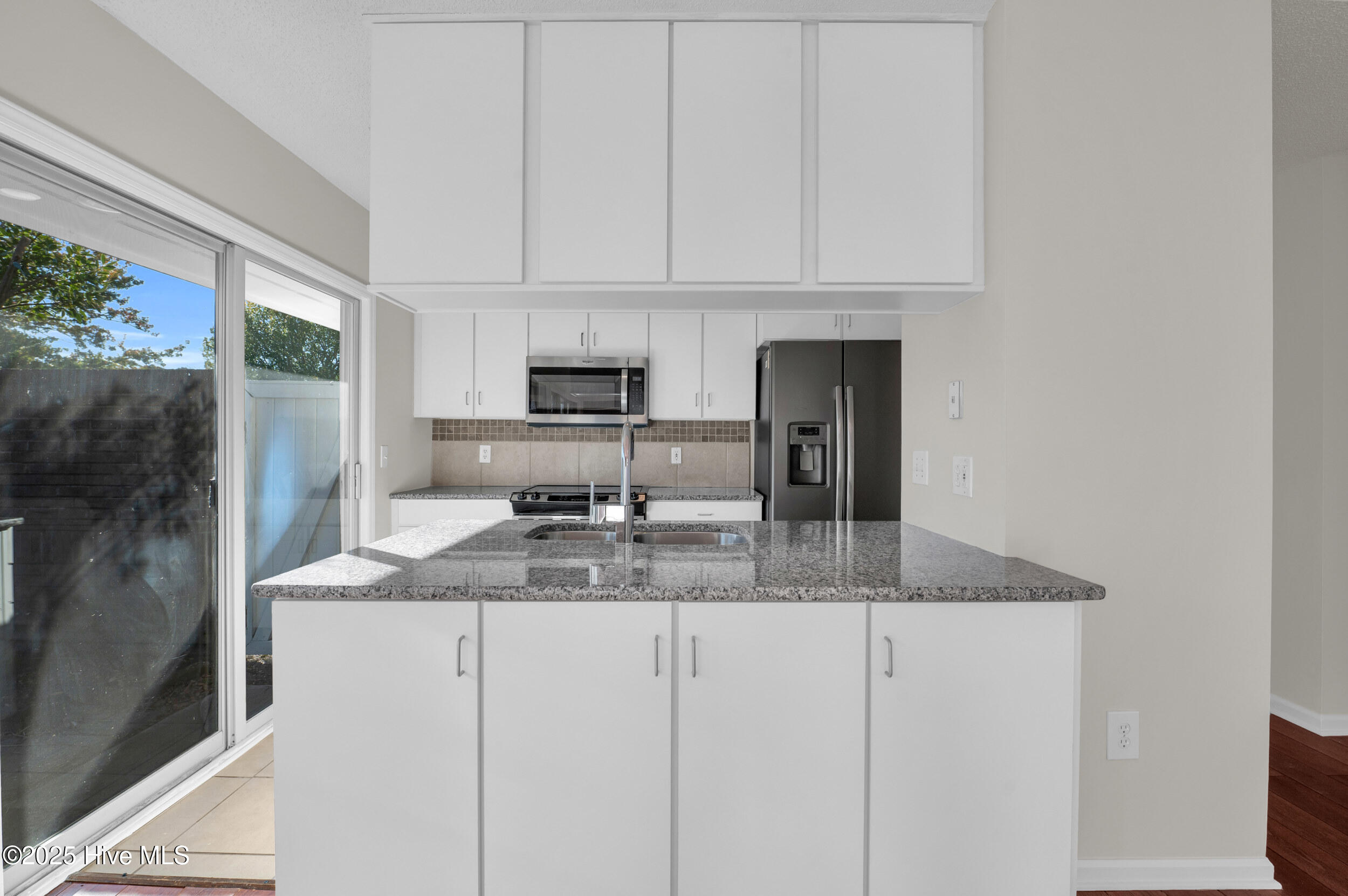 100547235 | Photo 21