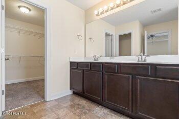 100561978 | Photo 18