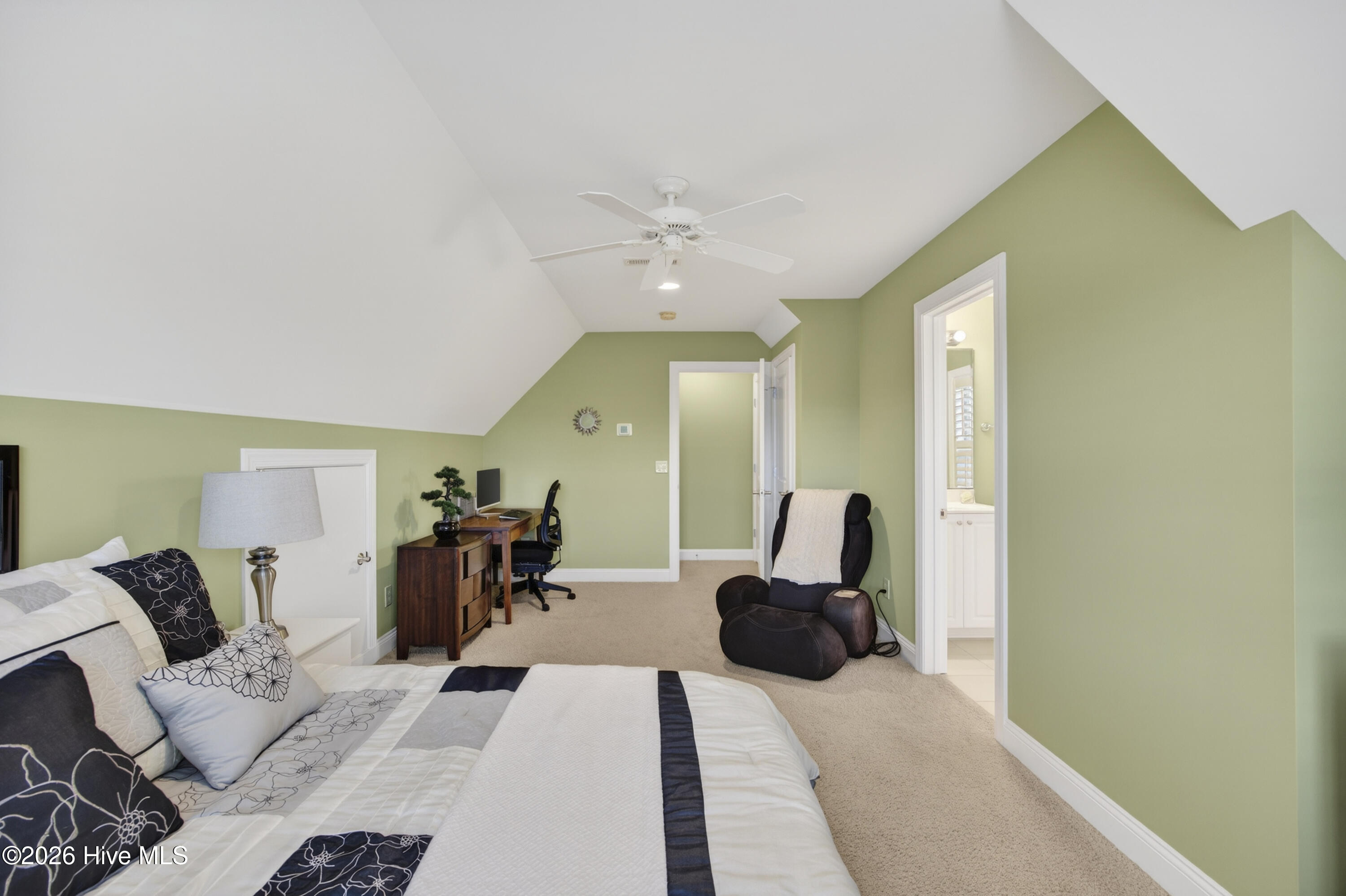 100550838 | Photo 39