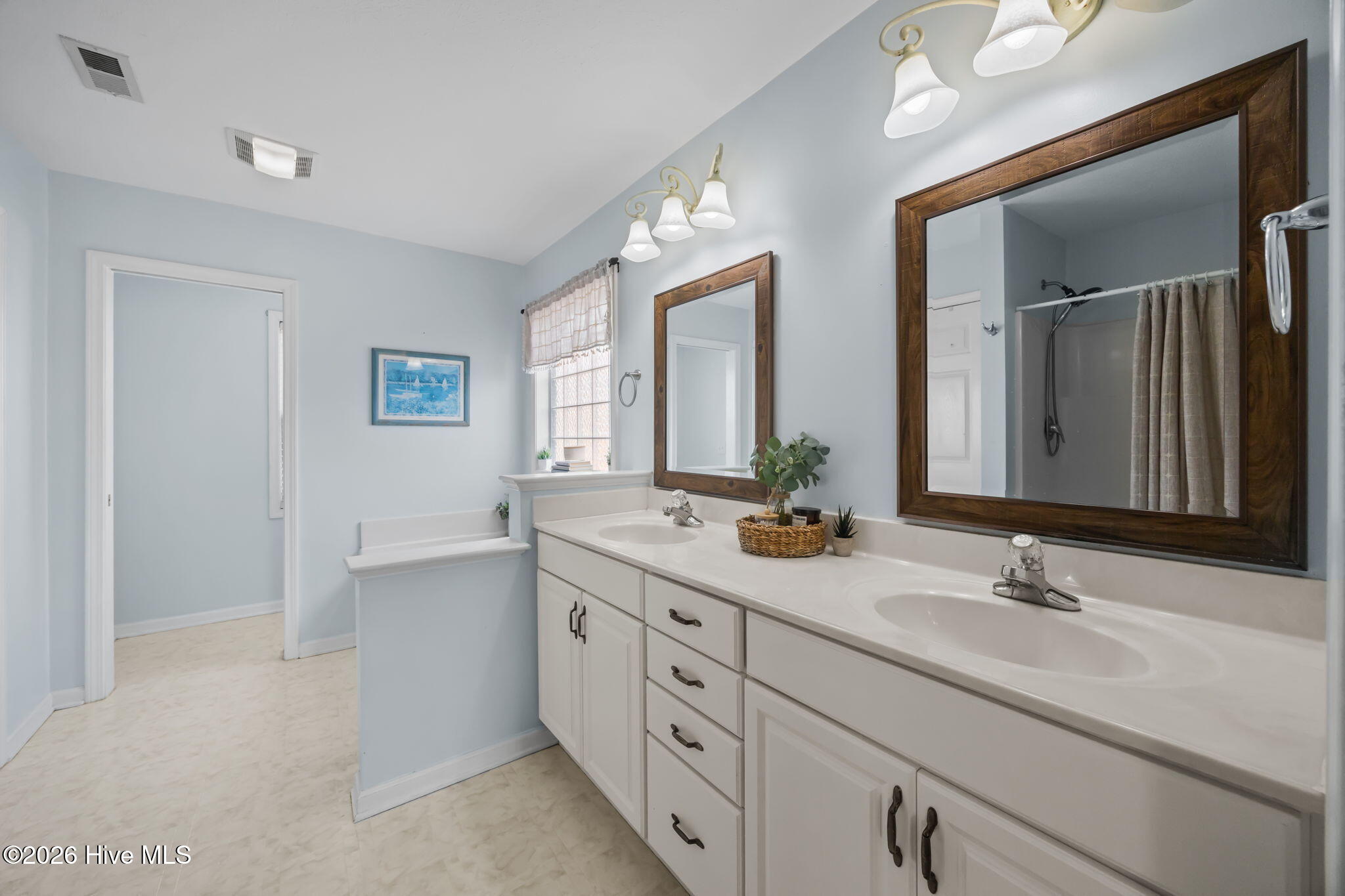 100558634 | Photo 23