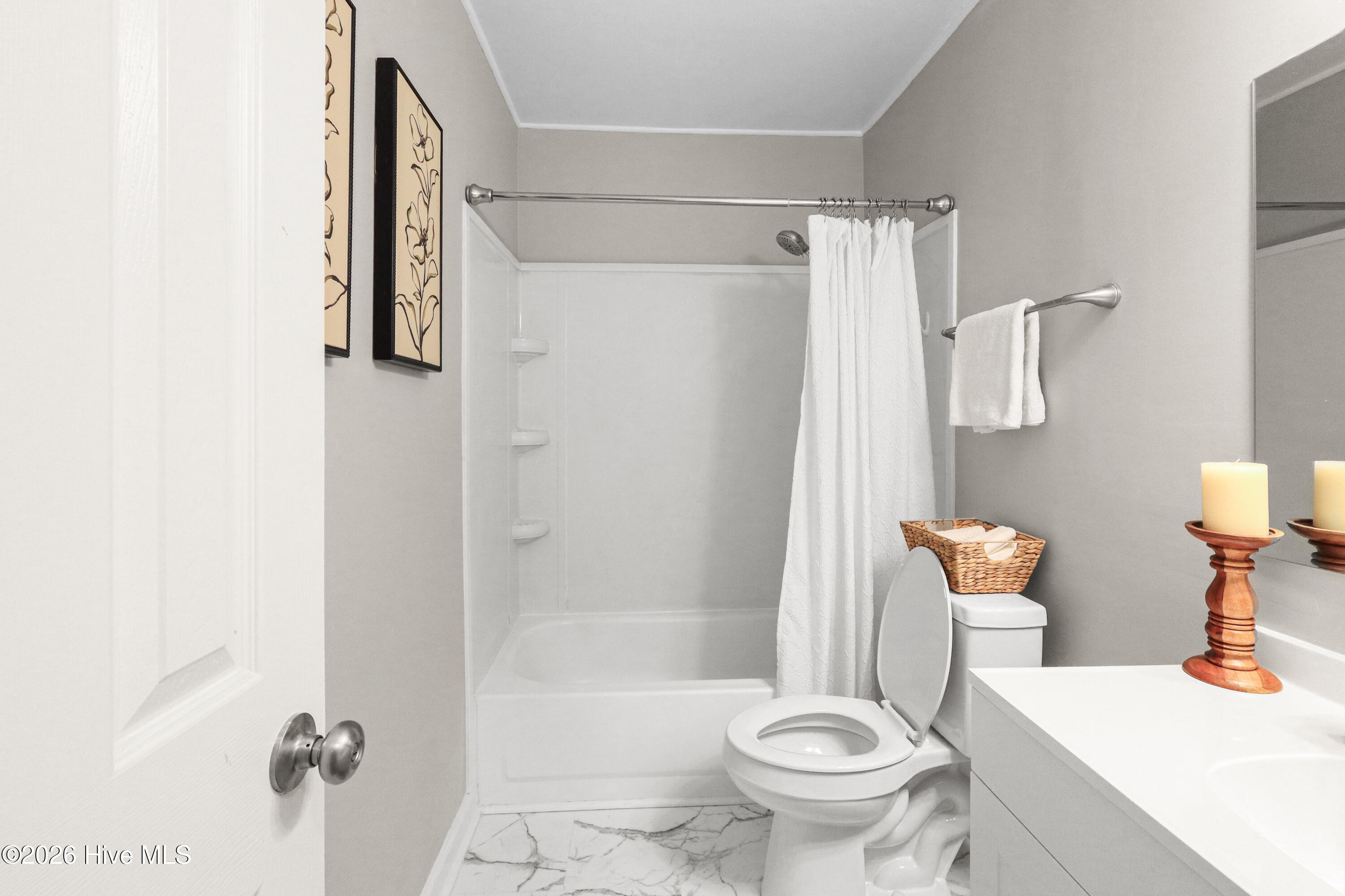 100560188 | Photo 28