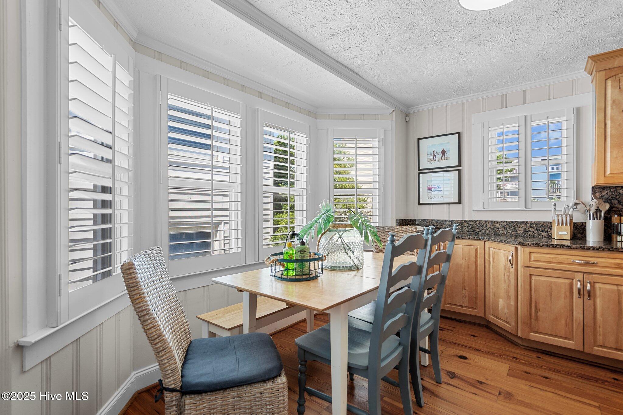 100532110 | Photo 22