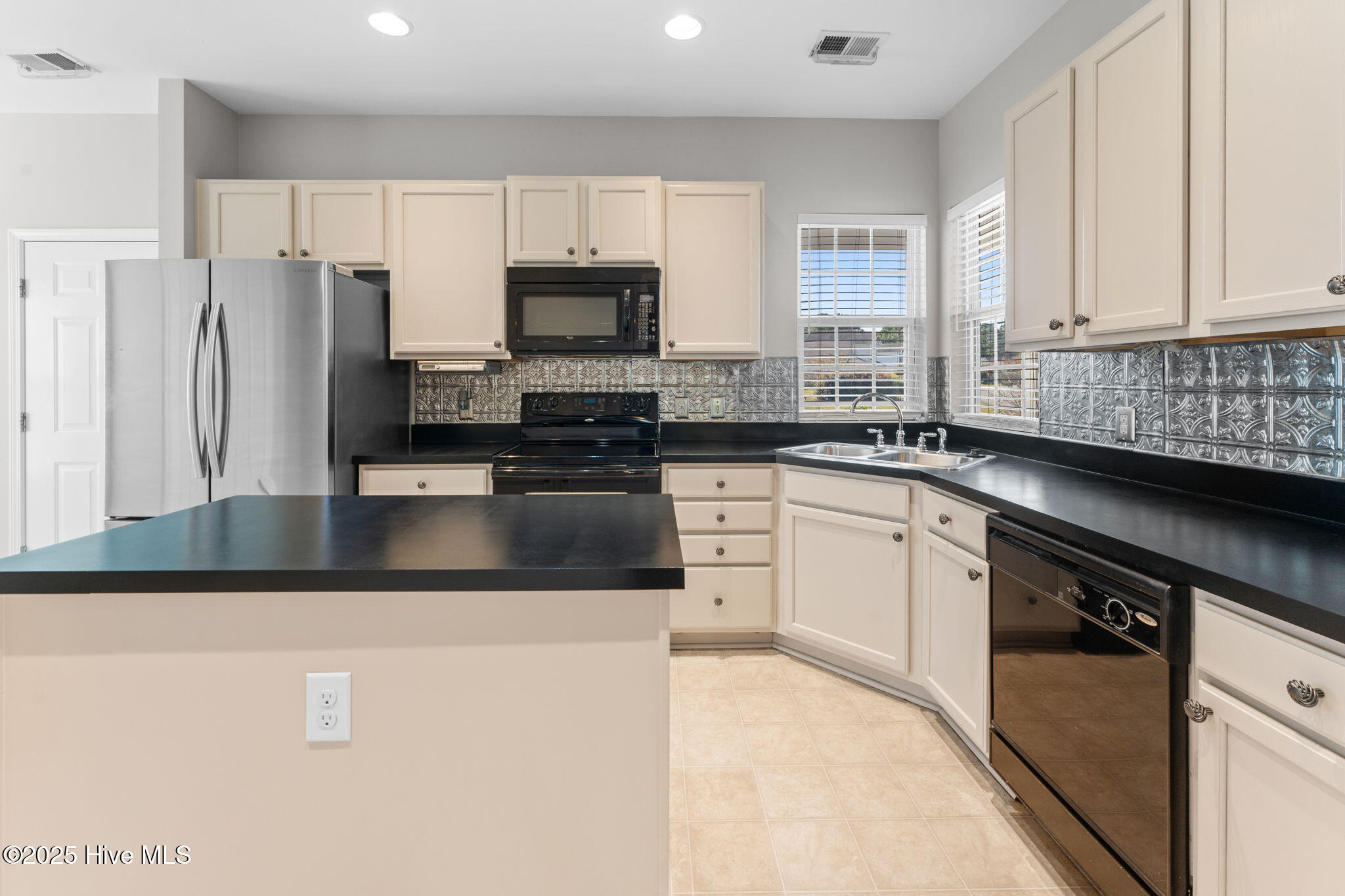 100520190 | Photo 21