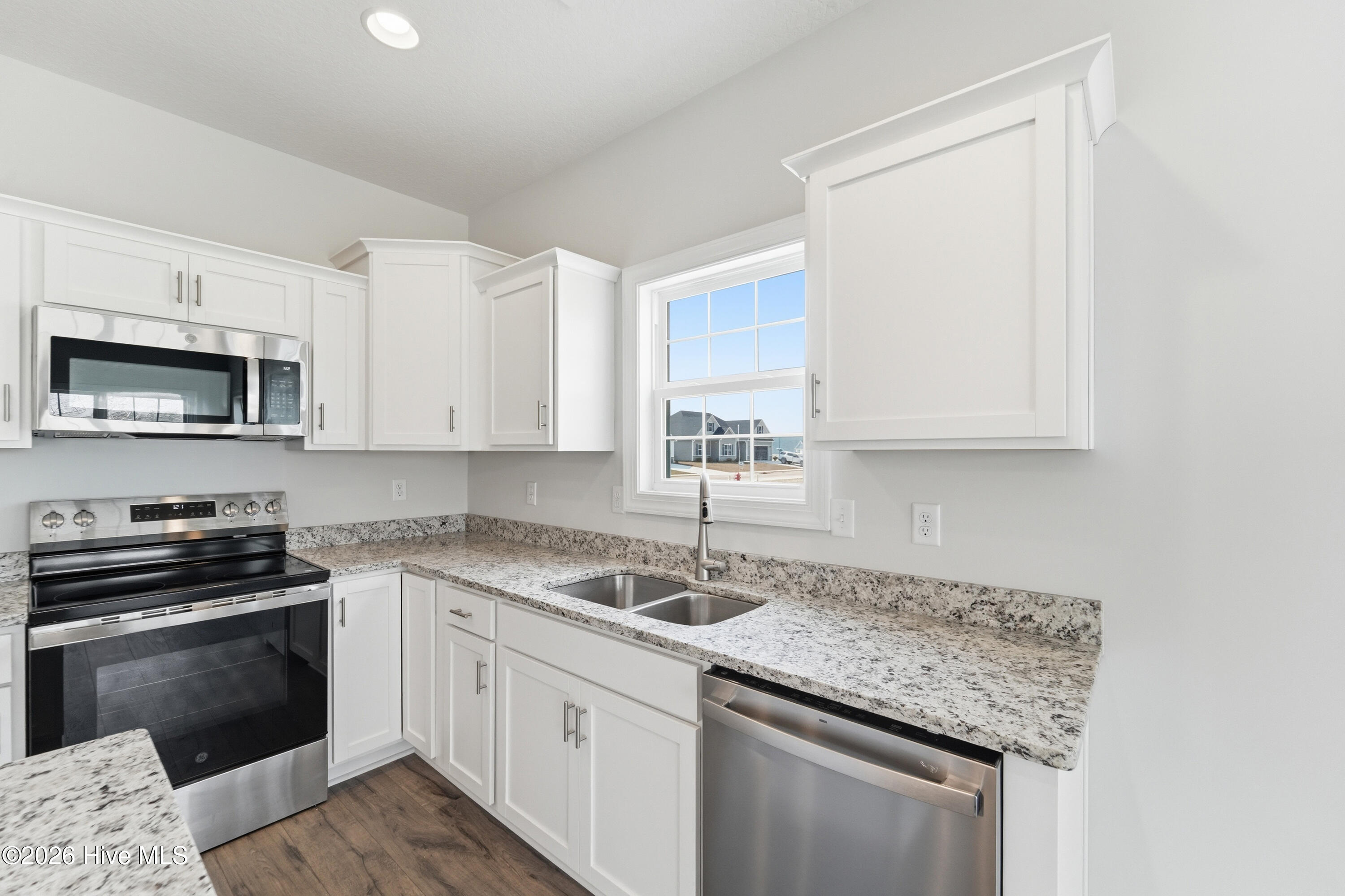 100526991 | Photo 15