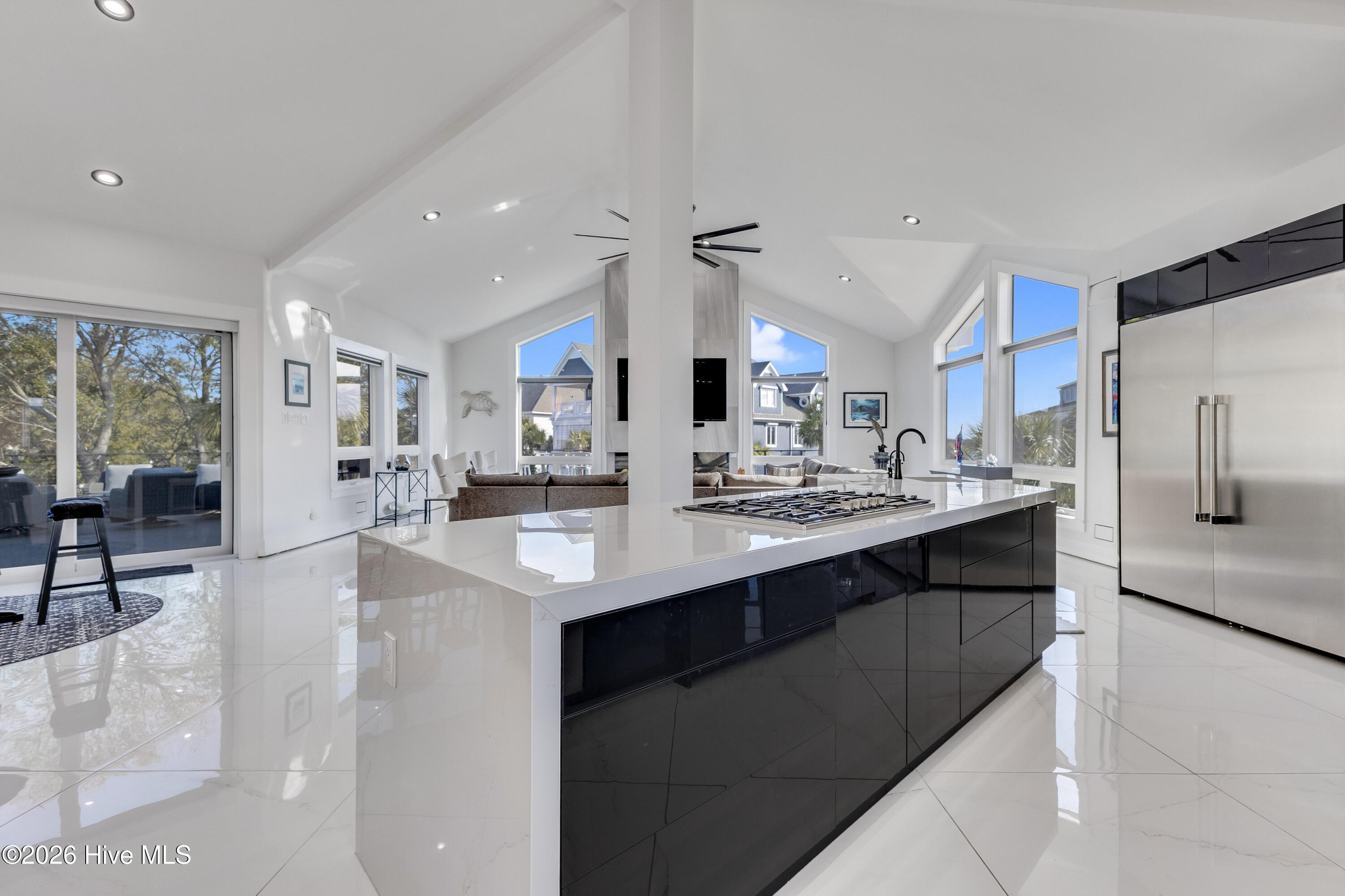 100559856 | Photo 15