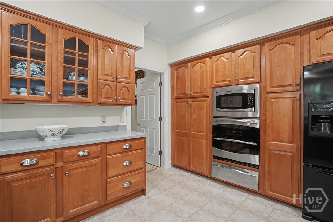 Kitchen all cabinets are deep for storage