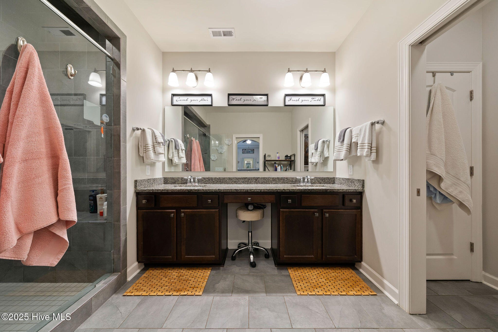 100529341 | Photo 39