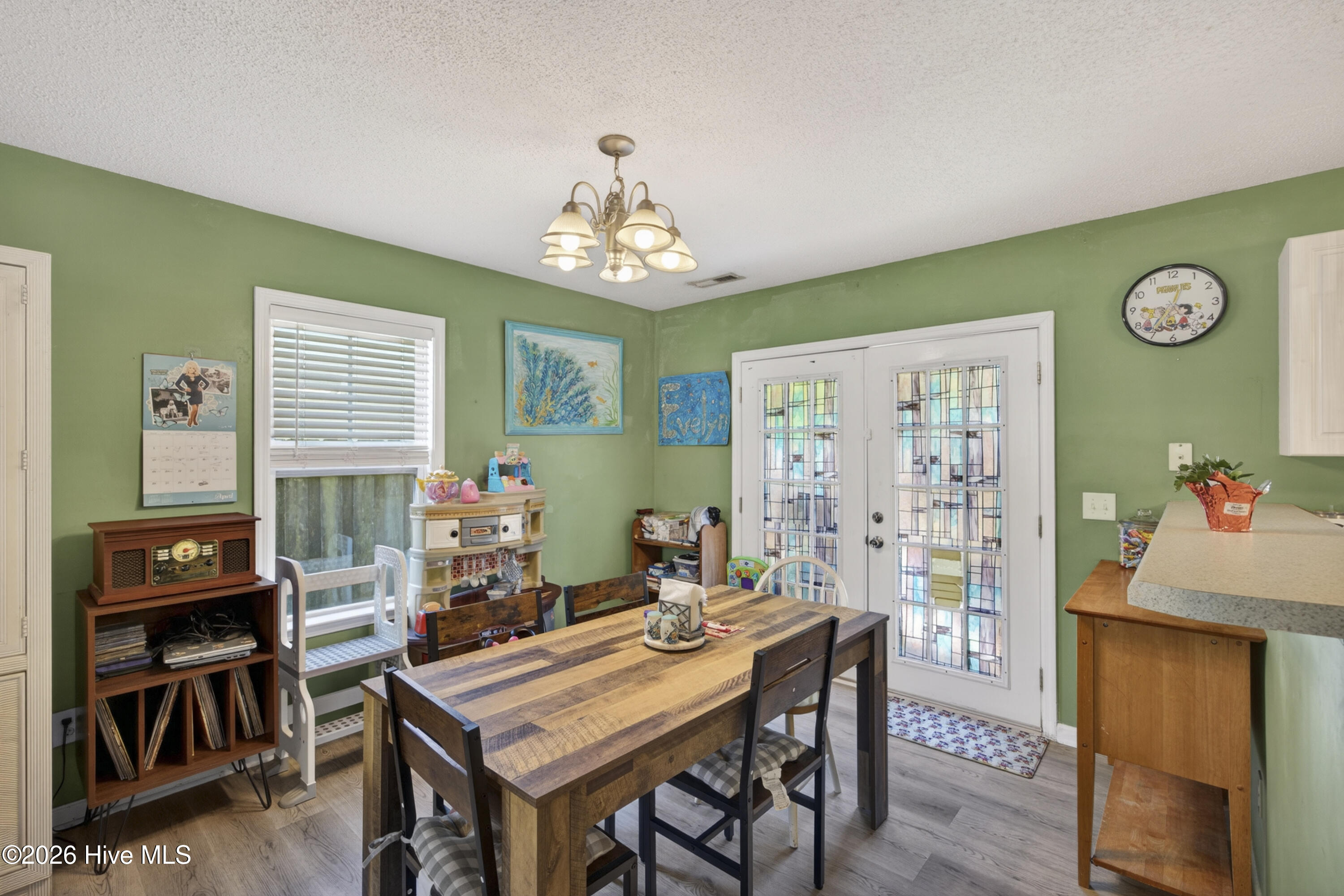 100567441 | Photo 35