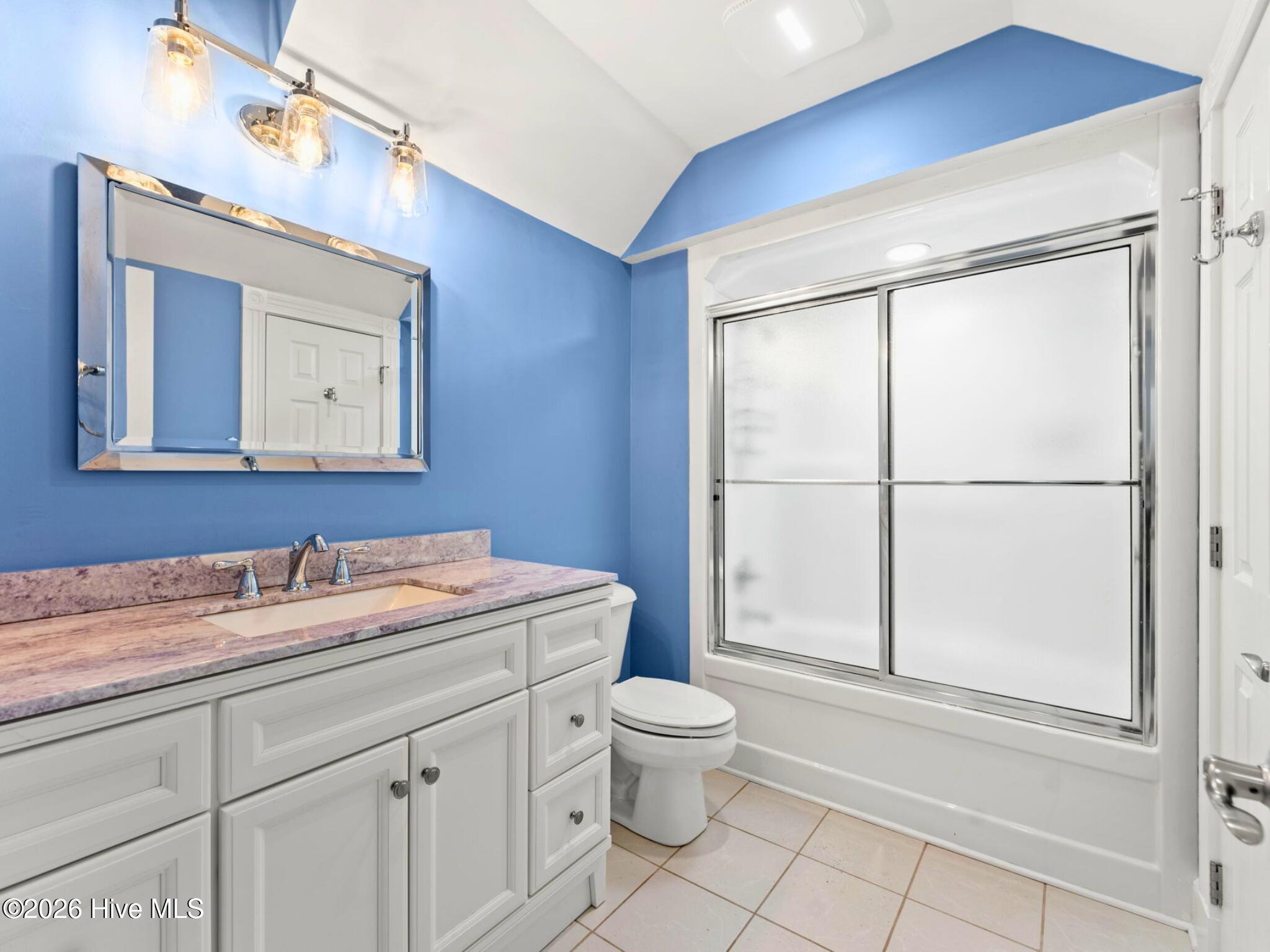 100568629 | Photo 44