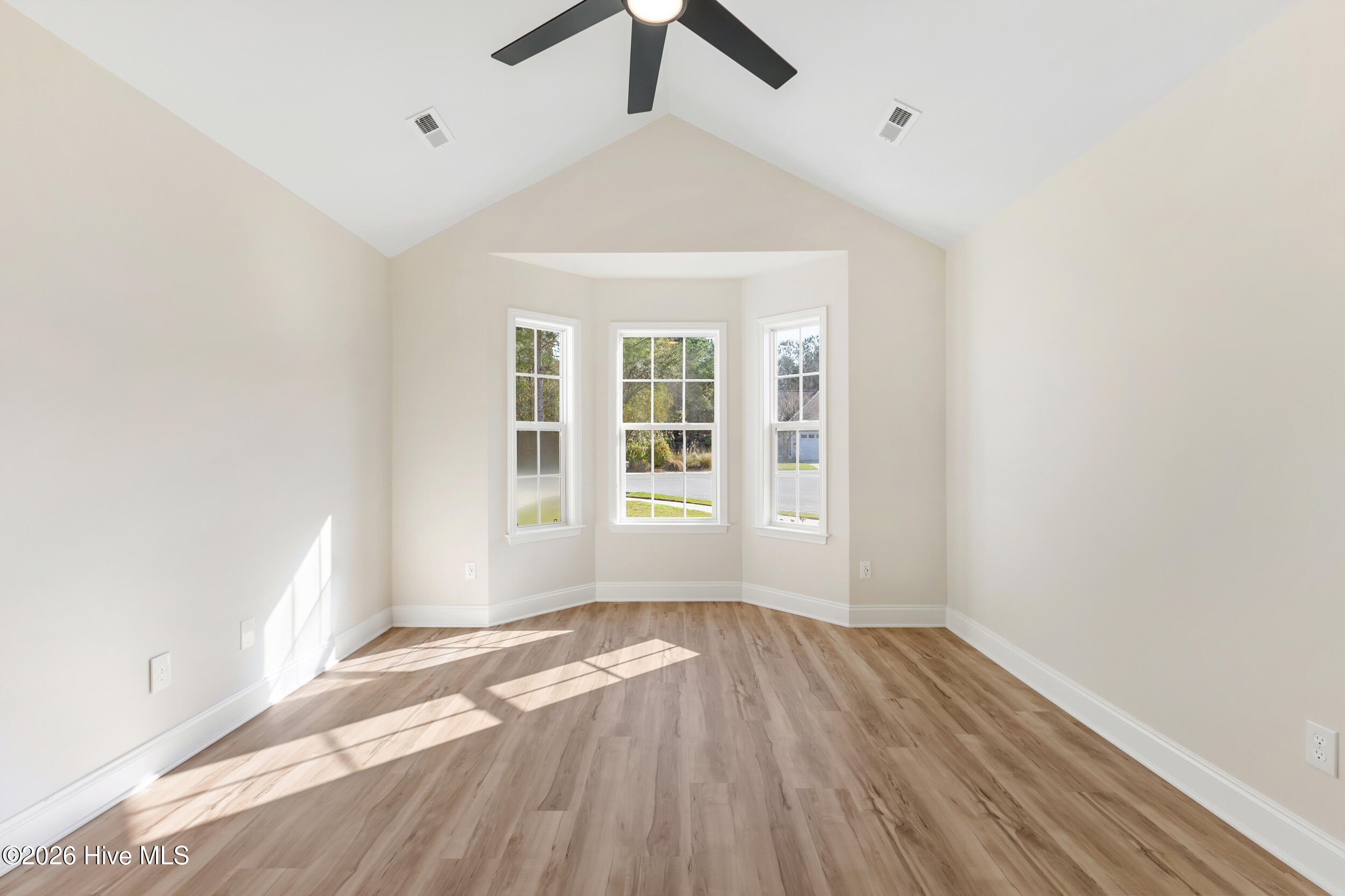 100559842 | Photo 17