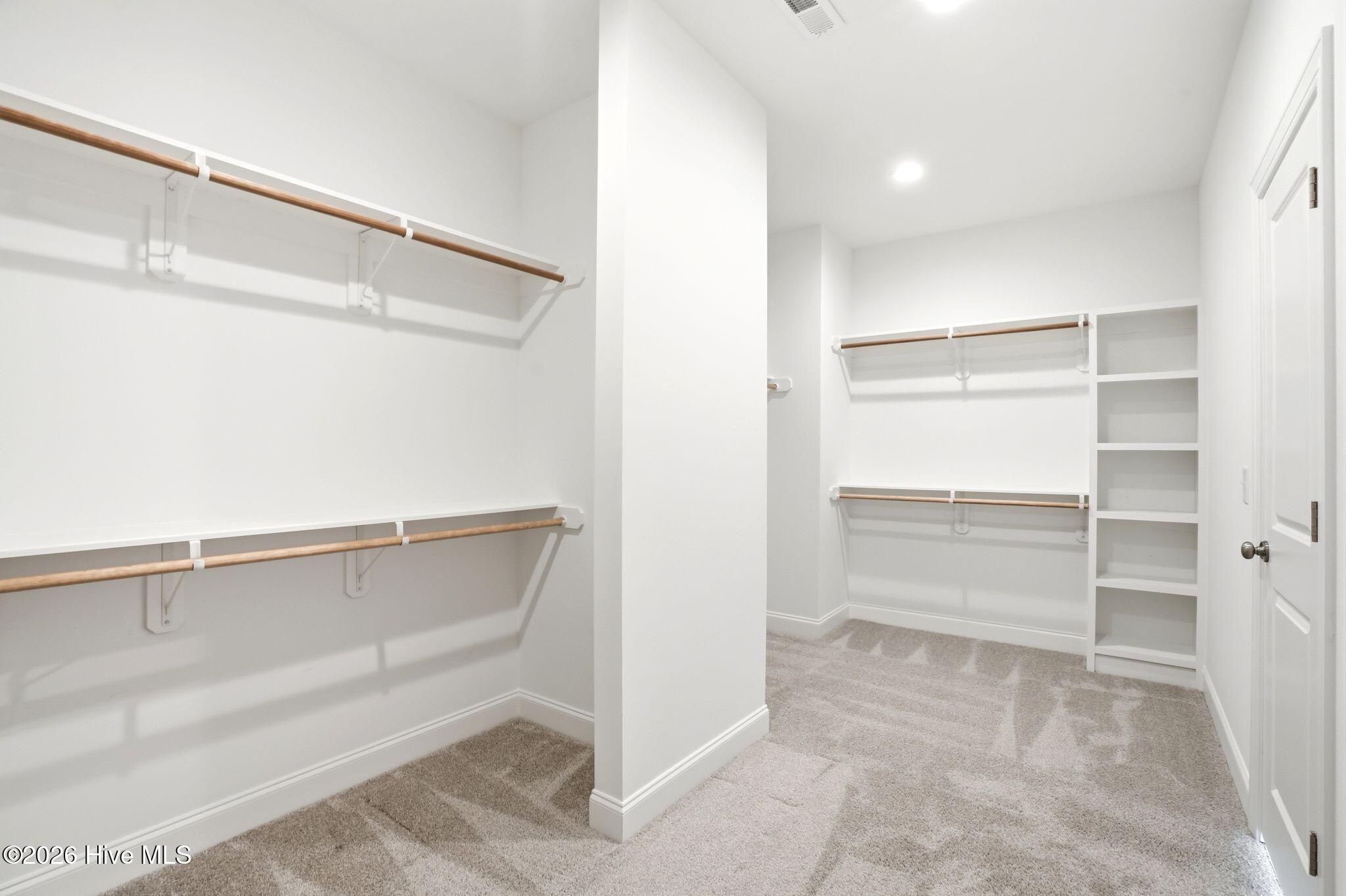 100562109 | Photo 51